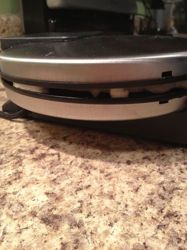Cuisinart Waffle Maker, 1250W Round Classic Waffle Iron, 5-Setting Adjustable Browning Control, WMR-CAP2, Brushed Stainless customer photo 1