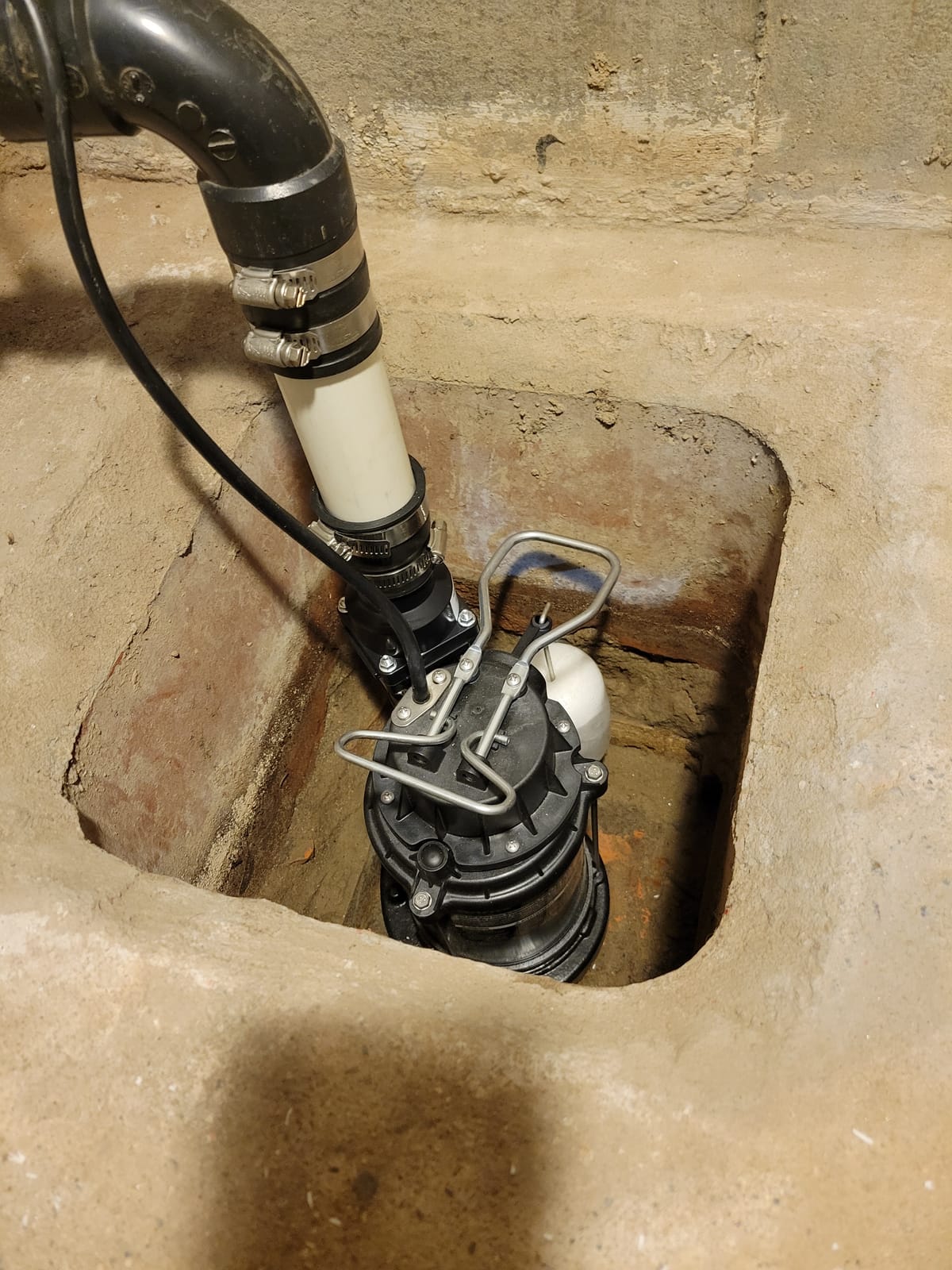 WAYNE CDU790-1/3 HP Submersible Cast Iron and Stainless Steel Sump Pump with Integrated Vertical Float Switch - Up to 4,600 Gallons Per Hour - Heavy Duty Basement Sump Pump, Black customer photo 2