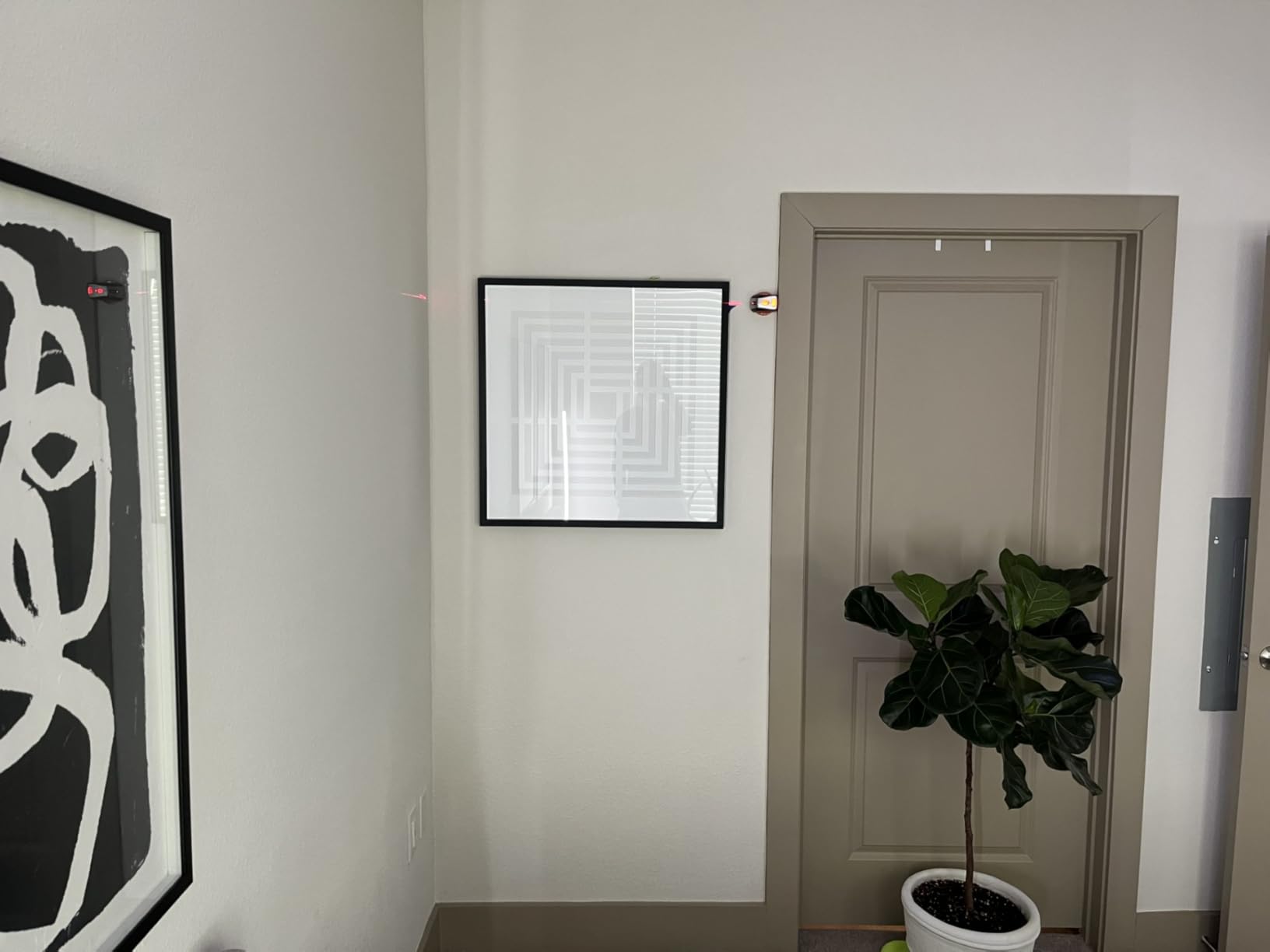 BLACK+DECKER Laser Level, Self-Leveling, 360 Degree Wall Attachment, AA Batteries Included (BDL220S), 7.25 x 7 x 2.5 inches customer photo 1