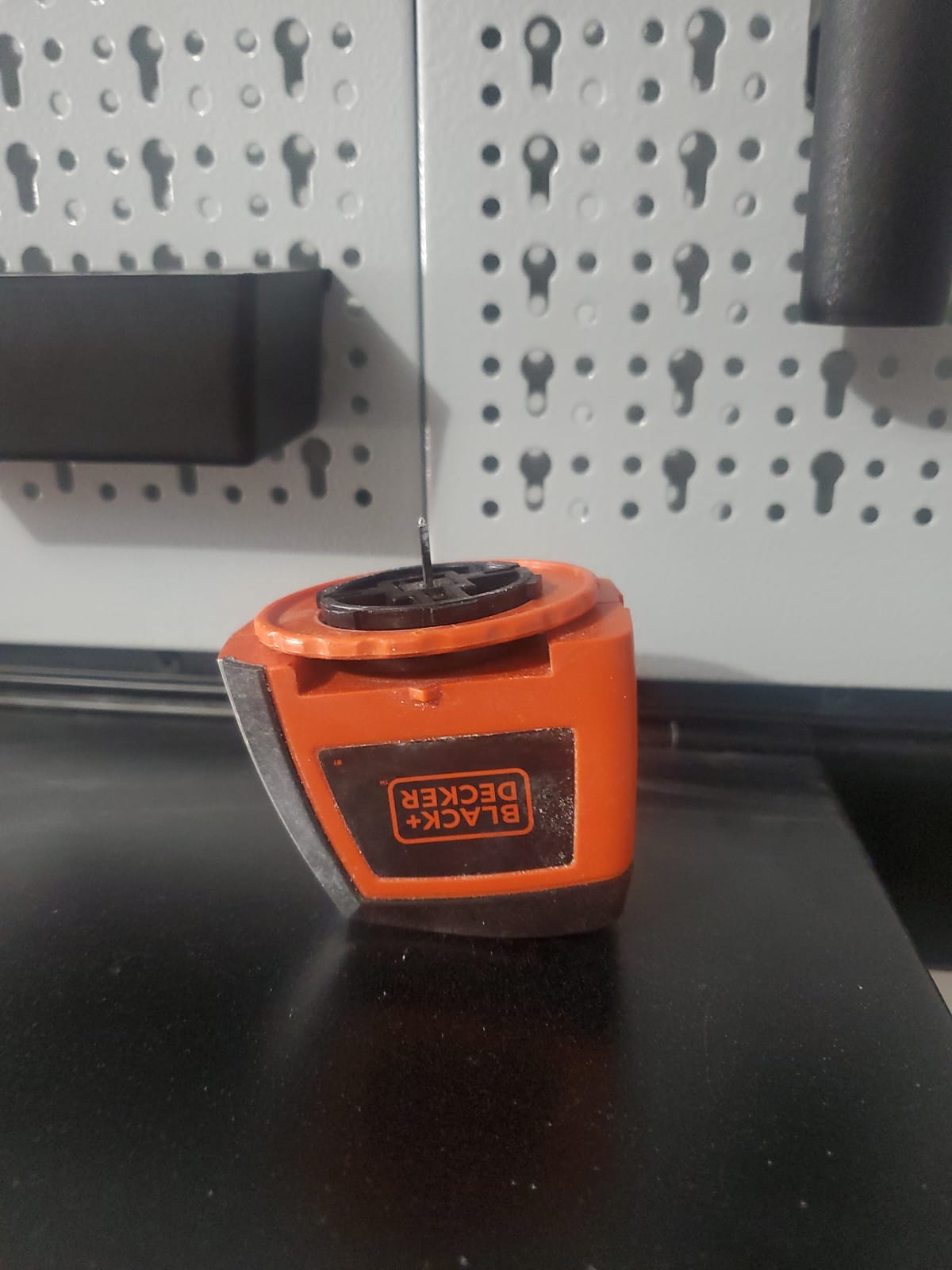 BLACK+DECKER Laser Level, Self-Leveling, 360 Degree Wall Attachment, AA Batteries Included (BDL220S), 7.25 x 7 x 2.5 inches customer photo 2