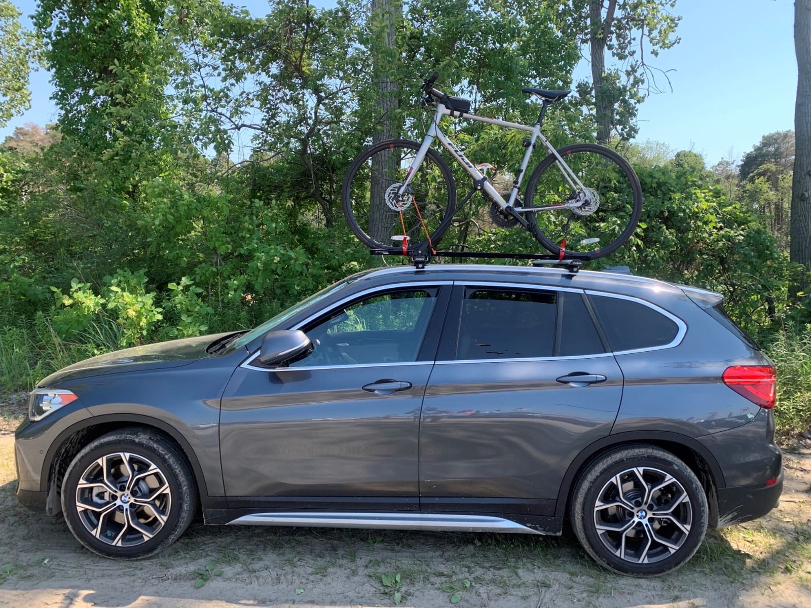 Swagman Upright Roof Mount Bike Rack – Rooftop Upright Bike Carrier for Secure Bicycle Transport customer photo 1