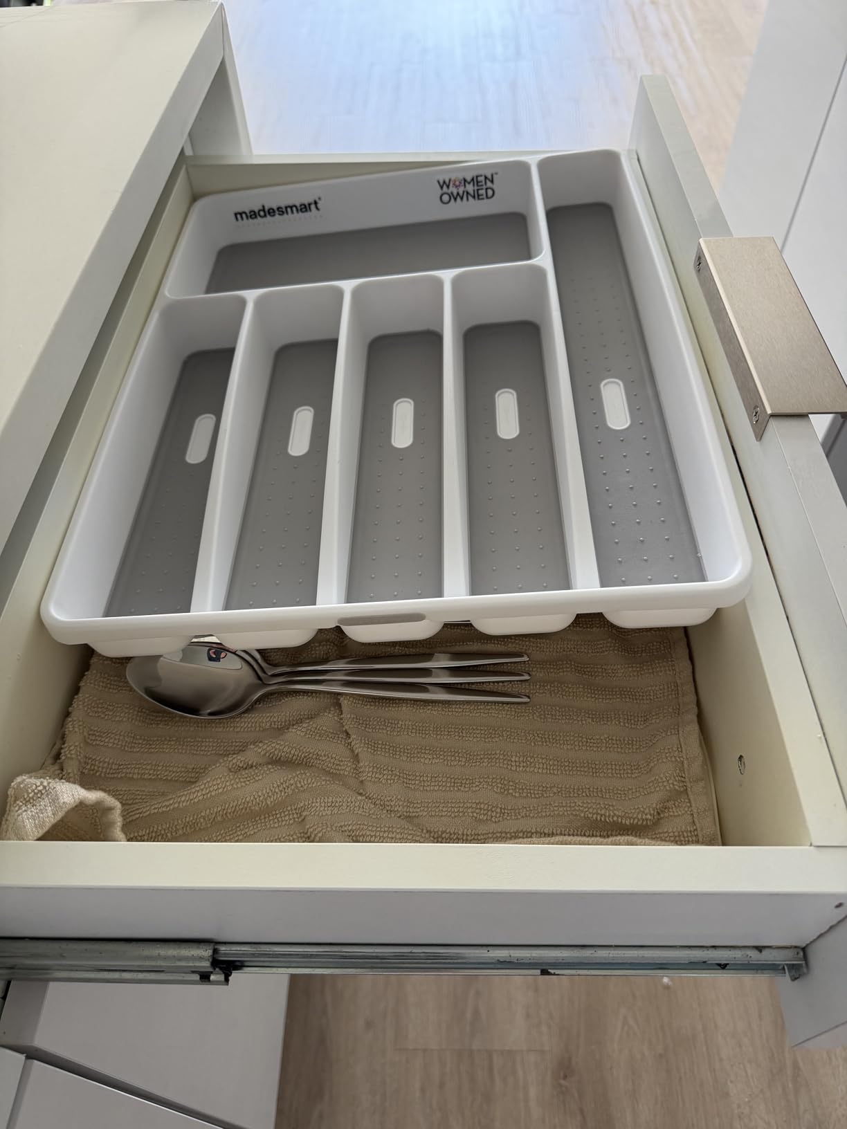 madesmart Classic 6 Compartment Silverware Tray, White customer photo 2