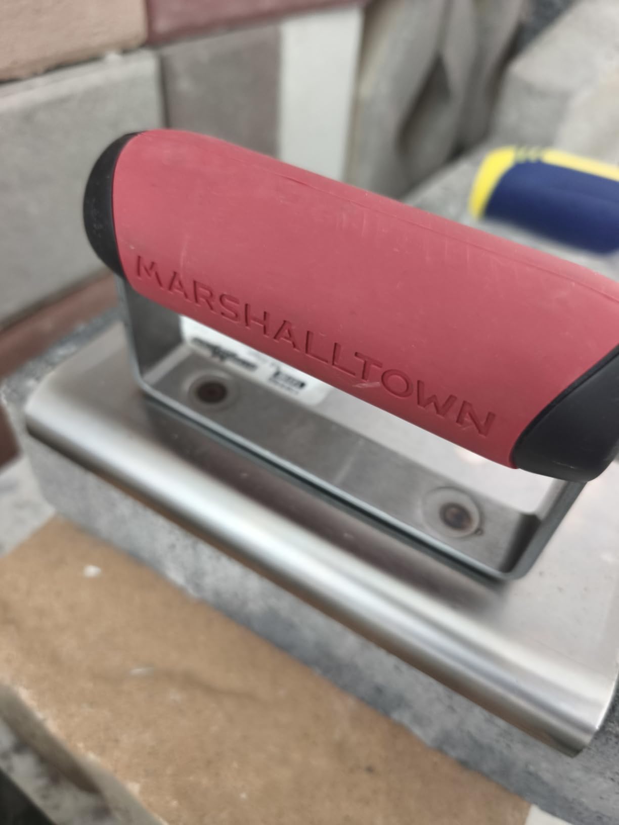 MARSHALLTOWN Curved Concrete Edger Tool, 6 x 3 Inch, Assembled in USA customer photo 2