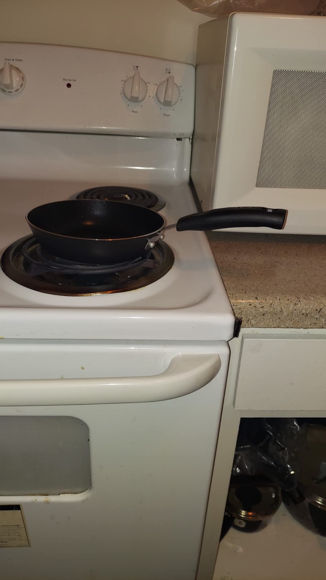 T-Fal Signature Nonstick Pots and Pans Set 12 Piece, Oven Broiler Safe 350F, Kitchen Cookware Set w/Fry Pans, Saucepans, Saute Pan, Dutch Oven, Griddle, Kitchen, Home, Dishwasher Safe, Black customer photo 2