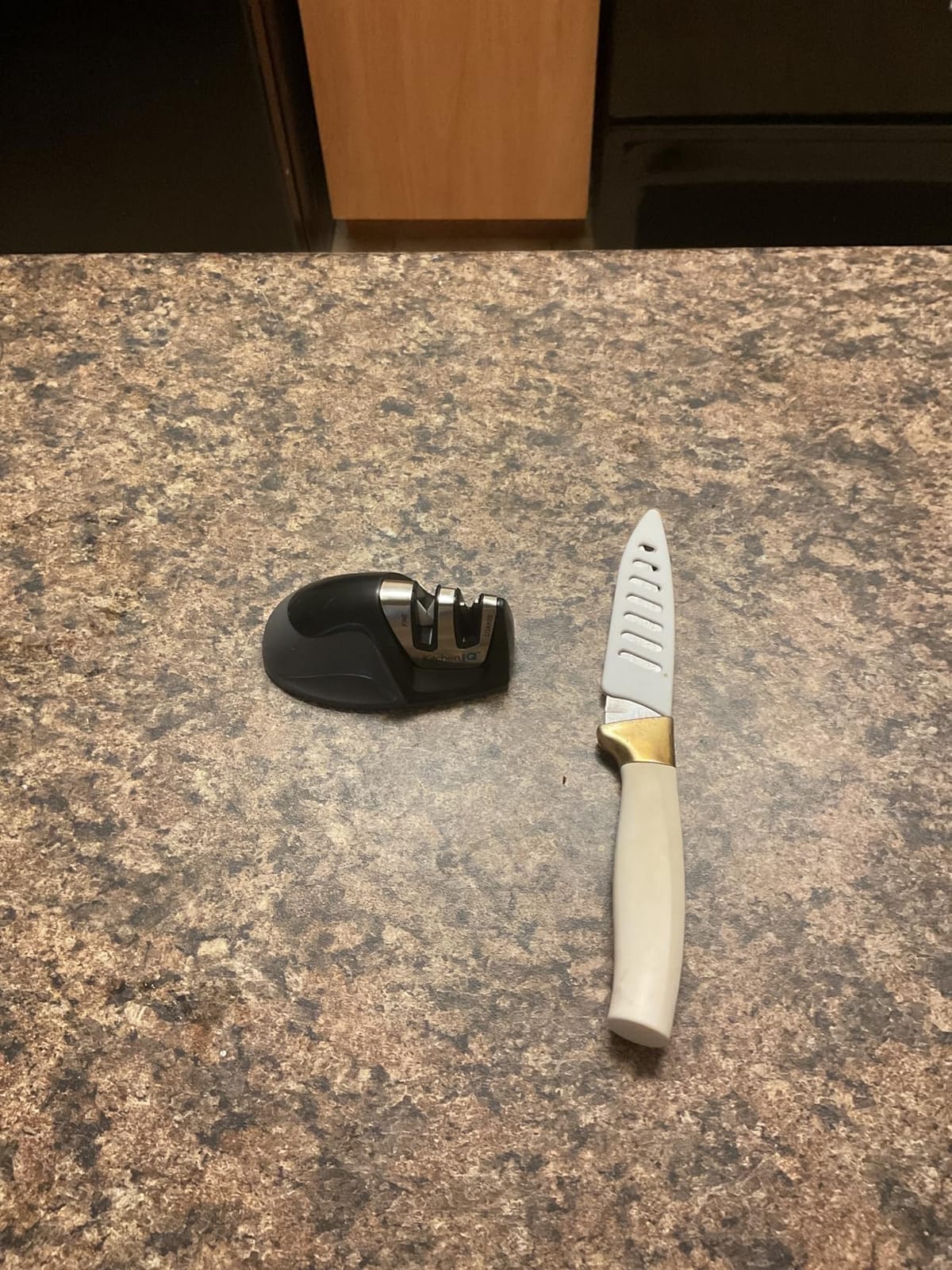 KitchenIQ 50009 Edge Grip 2-Stage Knife Sharpener, Black, Coarse & Fine Sharpeners, Compact for Easy Storage, Stable Non-Slip Base, Soft Grip Rubber Handle, Straight & Serrated Knives customer photo 2