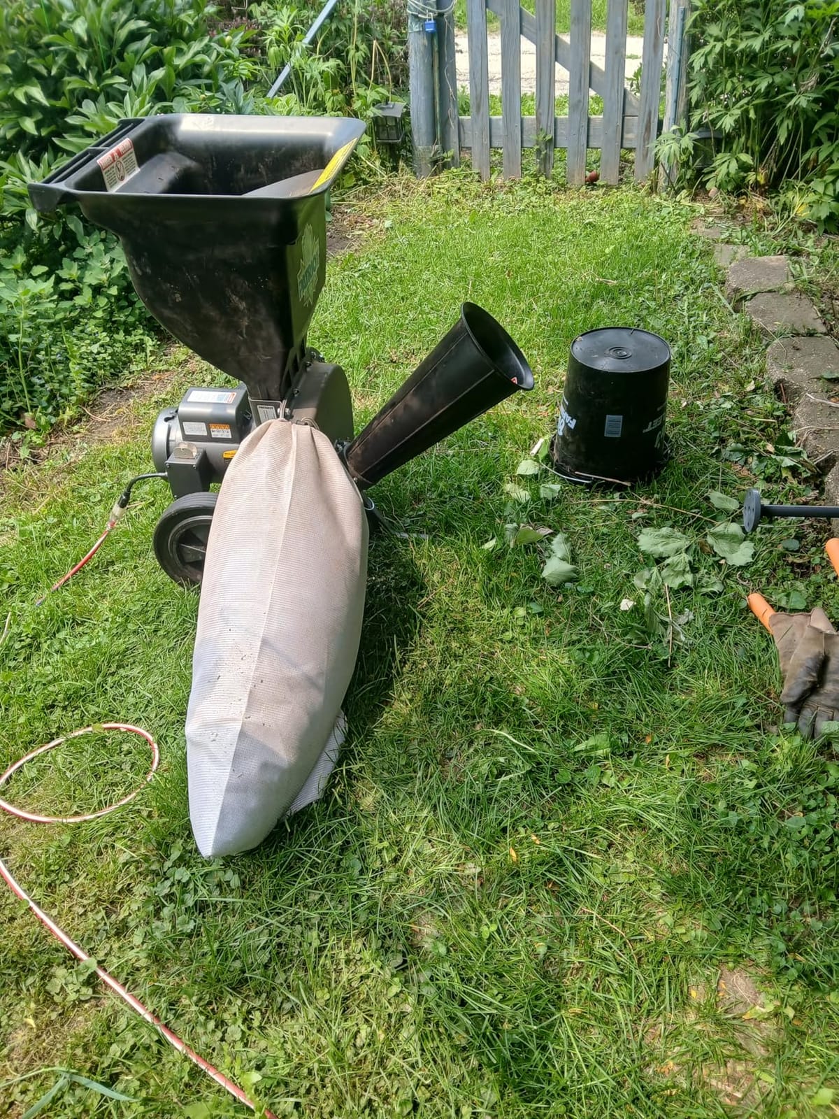Patriot Products CSV-2515 1.5 HP Corded Electric Wood Chipper Leaf Shredder customer photo 2
