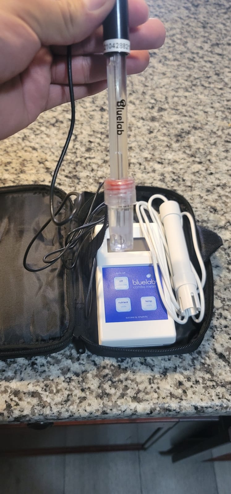 Bluelab Combo Meter for pH, Temperature & Conductivity in Water - Easy Calibration, Digital EC/TDS/PPM Tester for Hydroponics & Indoor Plants (METCOM) customer photo 2