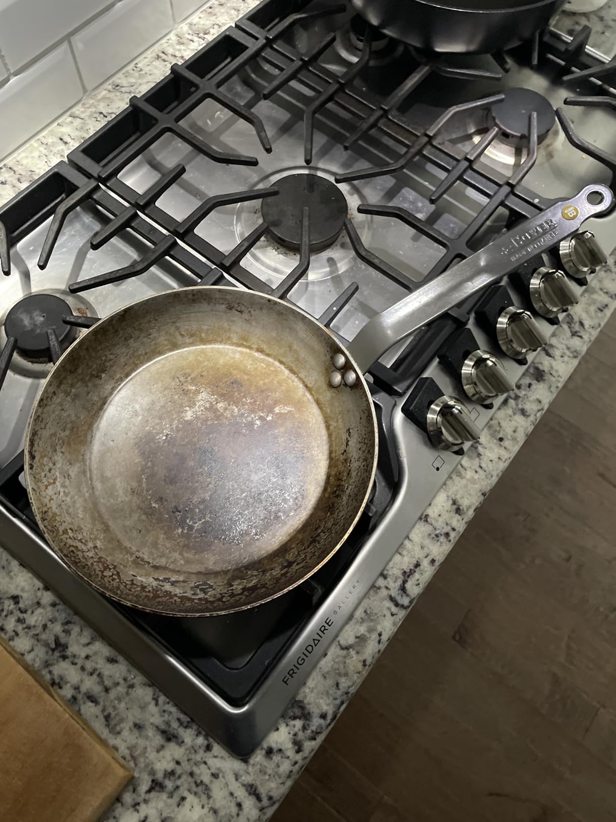 de Buyer MINERAL B Carbon Steel Fry Pan - 8” Diameter, 5.5” Cooking Surface - Ideal for Searing, Sauteing & Reheating - Naturally Non-Stick Finish - Made in France customer photo 1