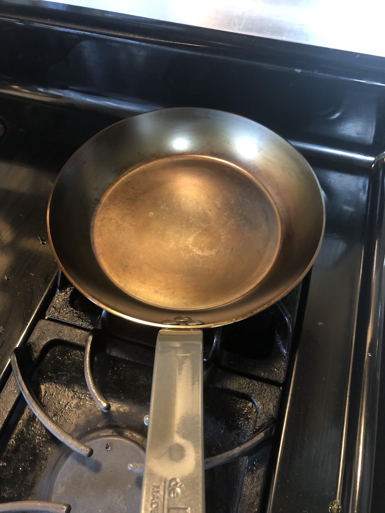 de Buyer MINERAL B Carbon Steel Fry Pan - 8” Diameter, 5.5” Cooking Surface - Ideal for Searing, Sauteing & Reheating - Naturally Non-Stick Finish - Made in France customer photo 2