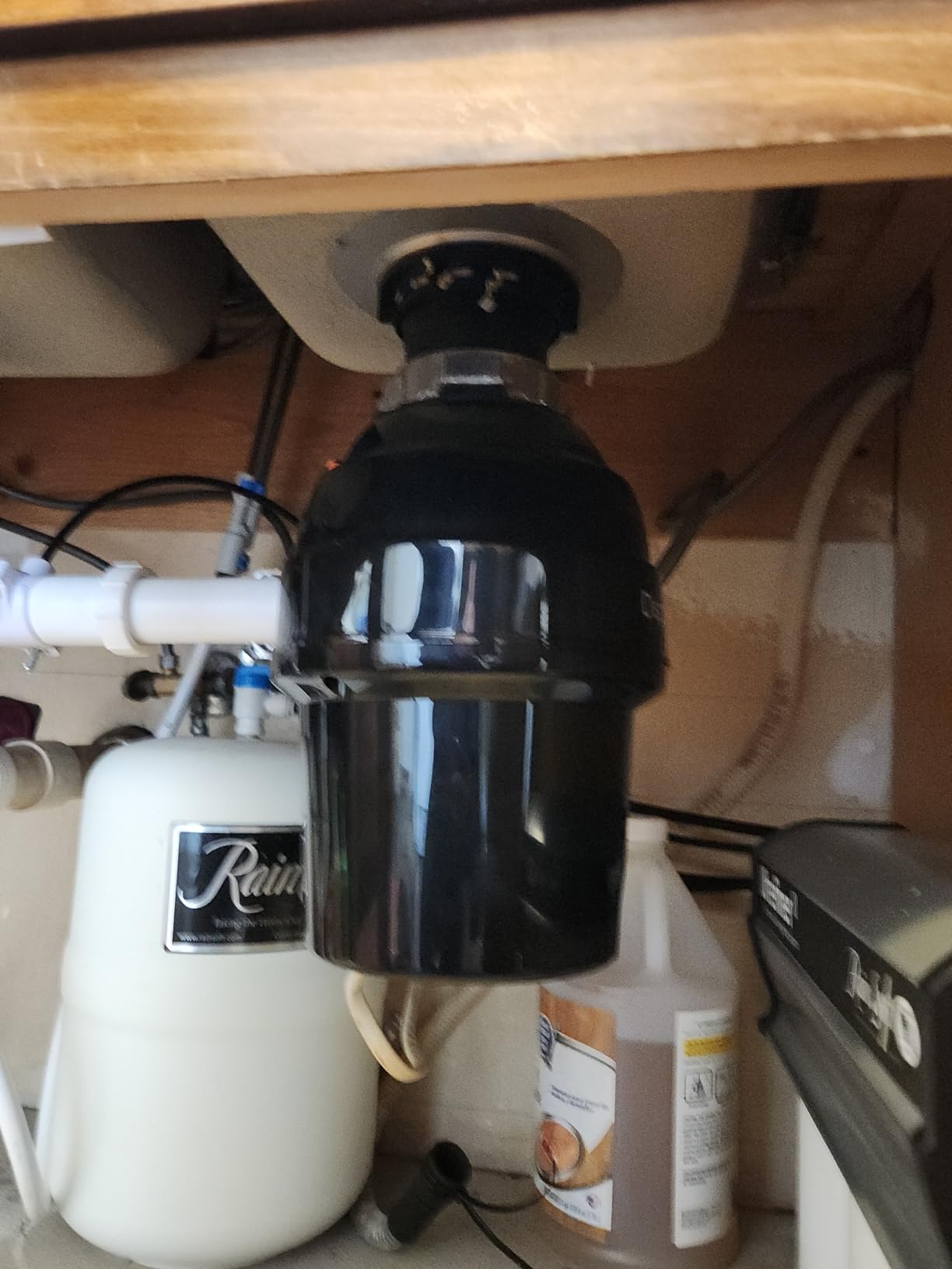GE Disposall Continuous Feed 3/4 Horsepower Motor Garbage Disposer, Good for Grinding: Vegetable Peels & Small Bones, Easy Install Kit, Non-Corded, Recommended for 2-4 Person Homes, GFC720N customer photo 2