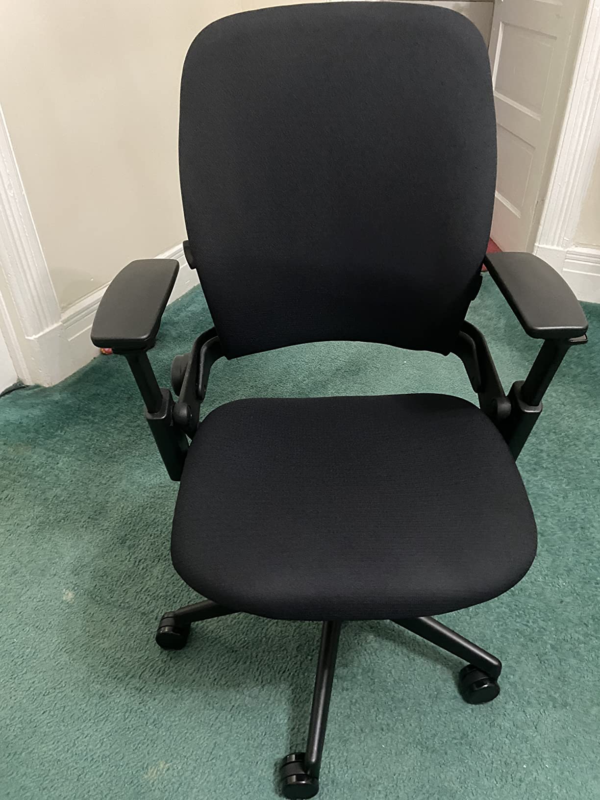 Steelcase Leap Office Chair - Seven Points of Adjustability - Ergonomic Back Support Chair - Lumbar Support - 4D Adjustable Arms - Black Frame - Onyx customer photo 2