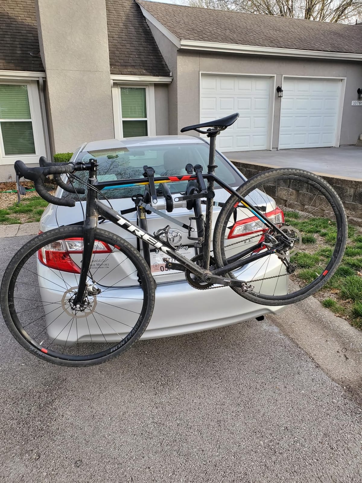 Saris Bones Car Trunk Bicycle Rack Carrier, Mounts 2 Bikes, Black - Durable, Rust-Free, Anti-Sway Straps, Fits Most Vehicles, Made in USA, Arc-Based Design, 100% Recyclable Materials customer photo 1