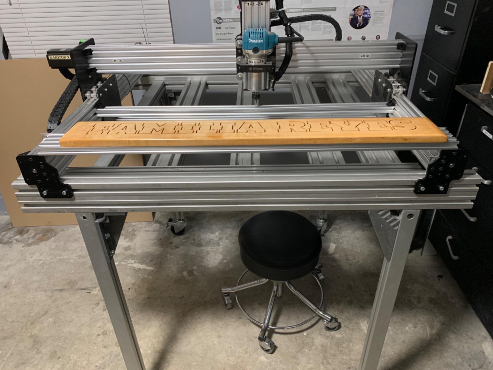 Makita RT0701C 1-1/4 HP Compact Router, Fixed Base customer photo 1