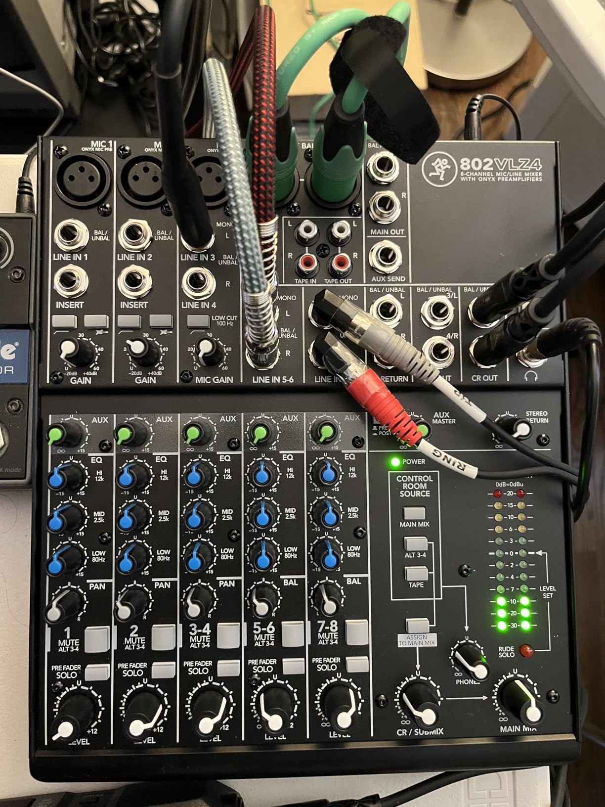 Mackie 402VLZ4 4-Channel Ultra Compact Mixer, Onyx Preamps customer photo 2