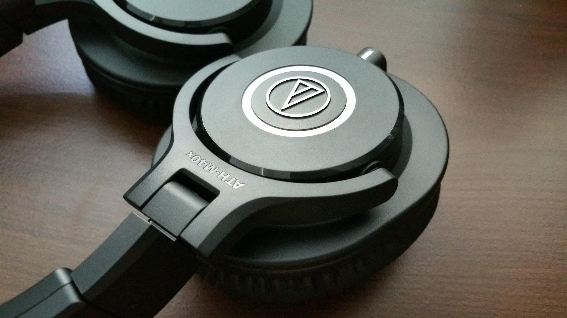 Audio-Technica ATH-M40x Professional Studio Monitor Headphone, Black, with Cutting Edge Engineering, 90 Degree Swiveling Earcups, Pro-Grade Earpads/Headband, Detachable Cables Included customer photo 2