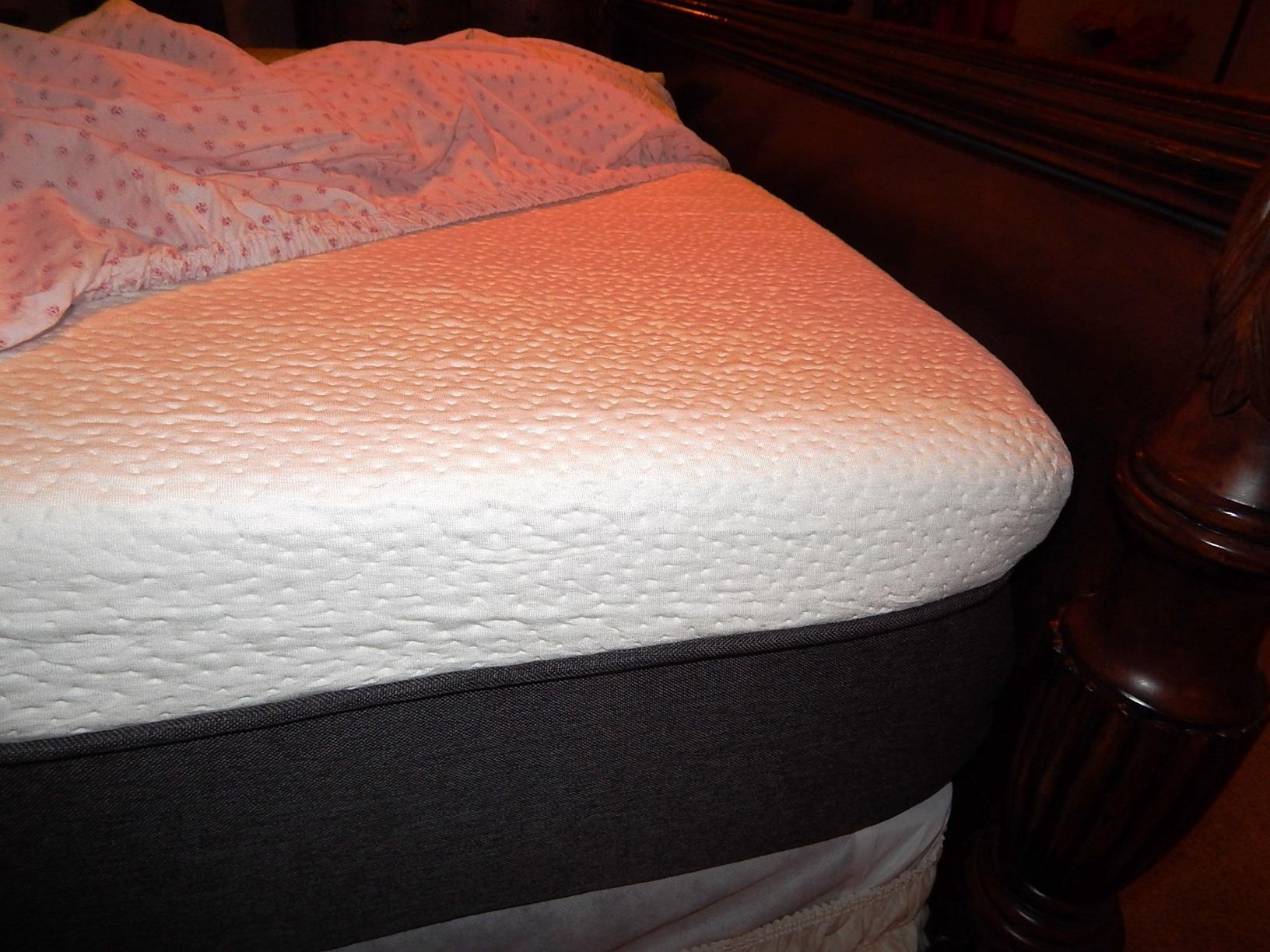 COOL GEL 12 Inch Queen Mattress, Cooling Gel Memory Foam Mattress in a Box, Medium Firm Support & Pressure Relief, Fiberglass Free, CertiPUR-US Certified customer photo 2