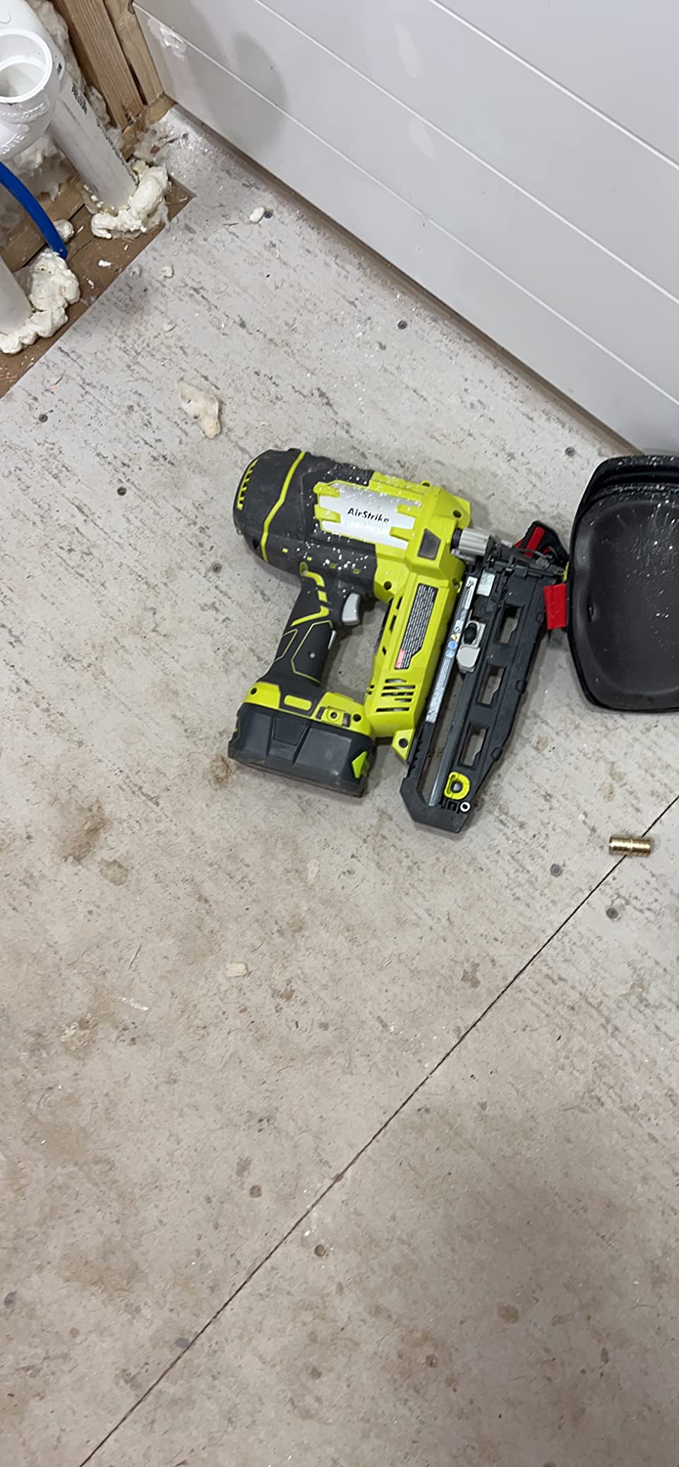 Ryobi P325 One+ 18V Lithium Ion Battery Powered Cordless 16 Gauge Finish Nailer (Battery Not Included, Power Tool Only) customer photo 2