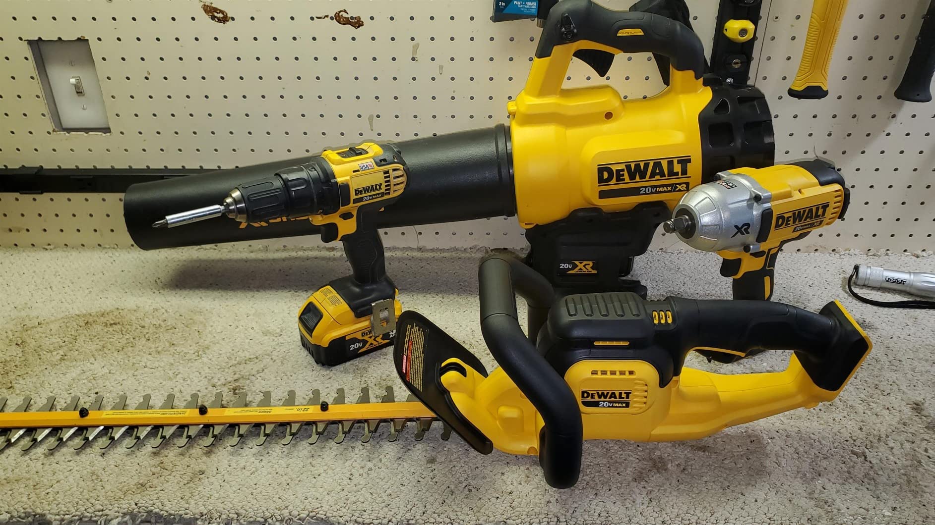 Dewalt Trimmer Hedge Bare 20V DCHT820B customer photo 2