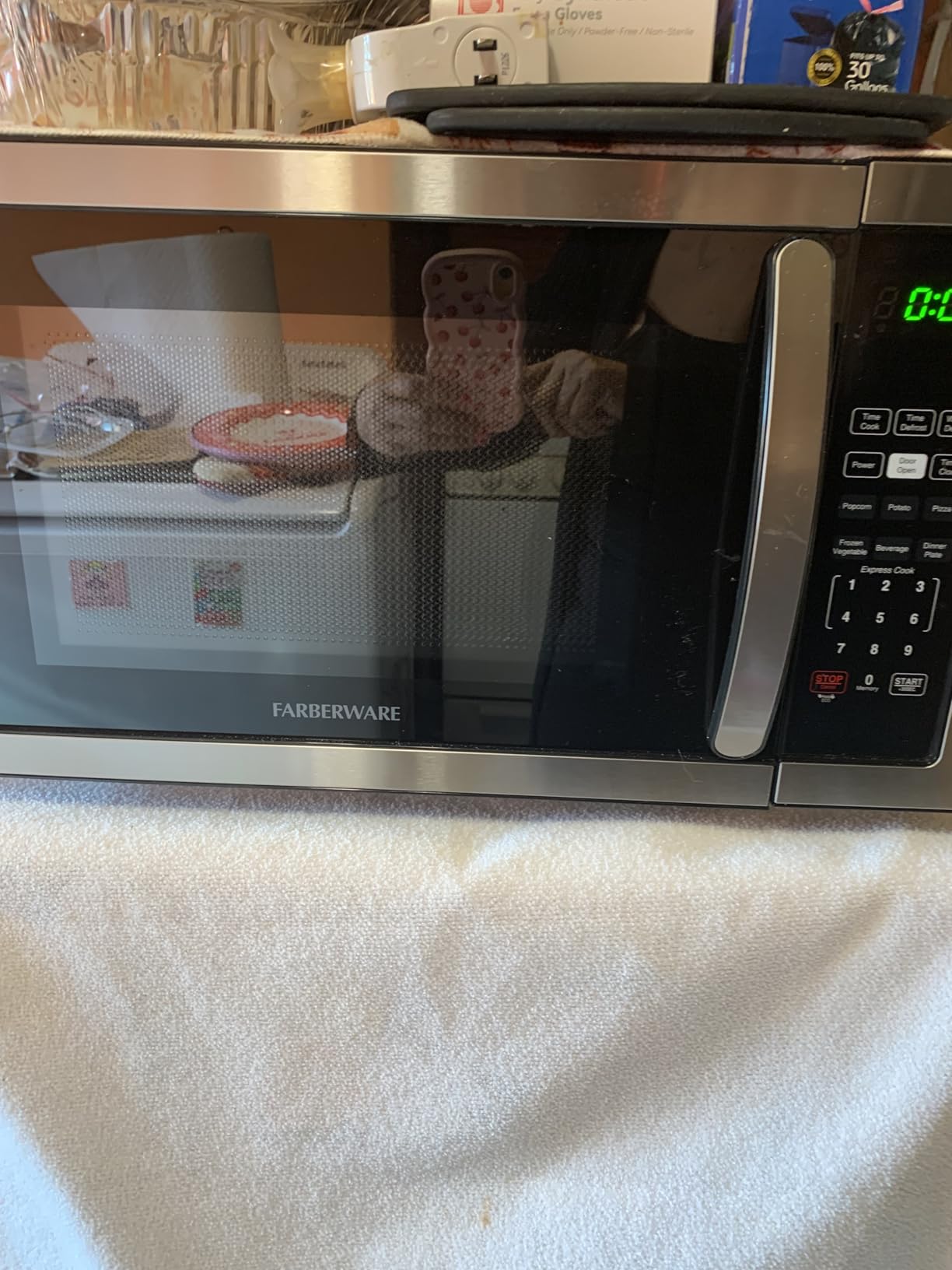 Farberware 1.1 Cu. Ft. Countertop Microwave Oven – 1000 Watts Power, Auto Cook Settings, Defrost, Easy Clean and Child Safety Lock - Stainless customer photo 2