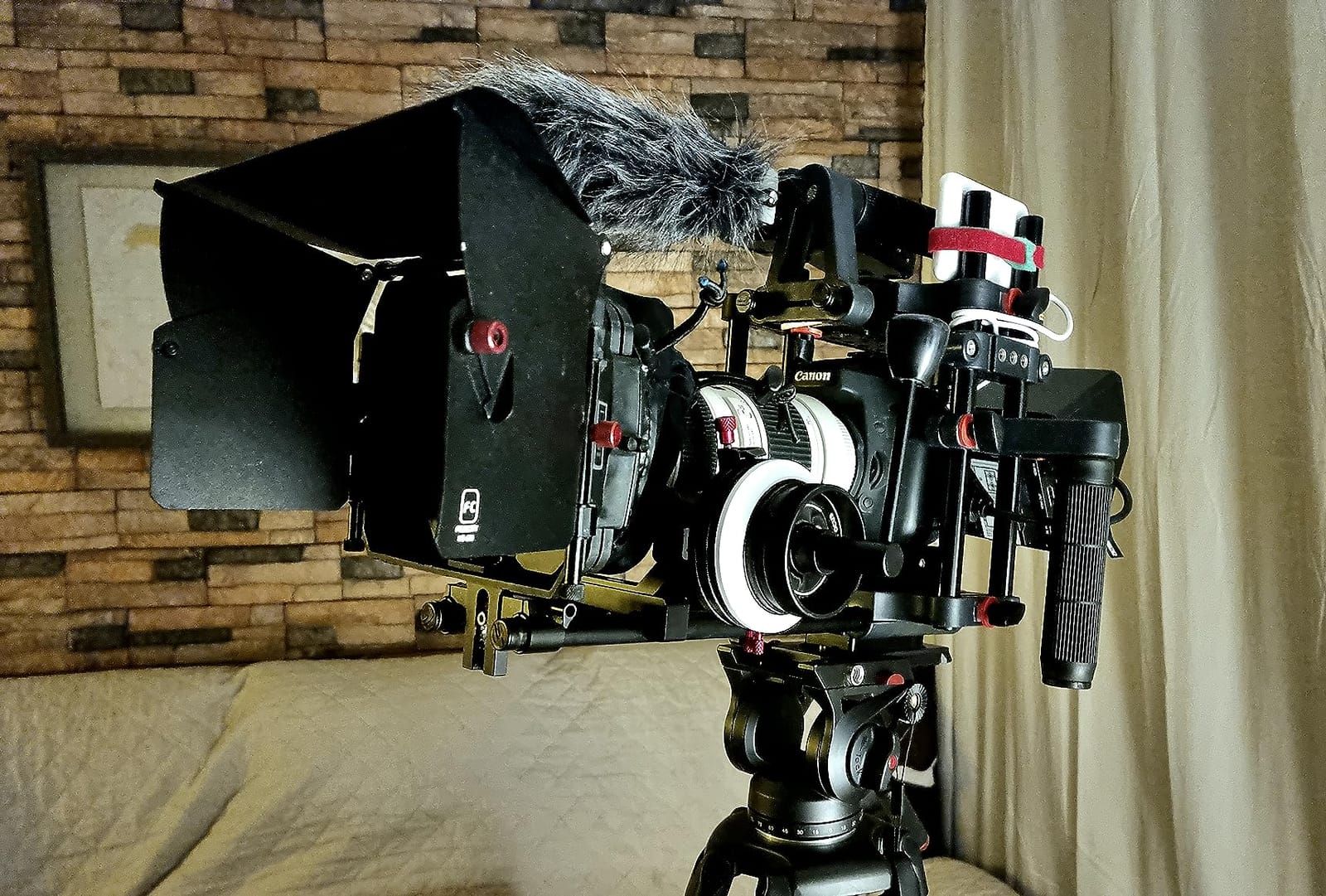 FC-CTH Power Camera Cage with Top Handle, Side Grips & 15mm Rods customer photo 1