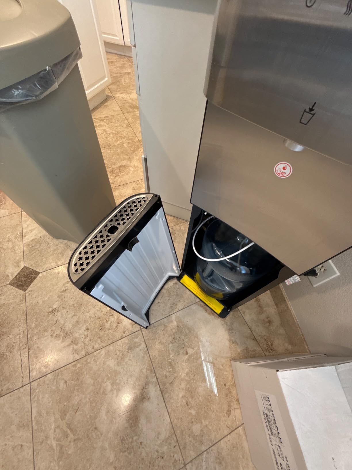 Avalon Self Cleaning Bottom Loading Water Cooler Water Dispenser customer photo 1