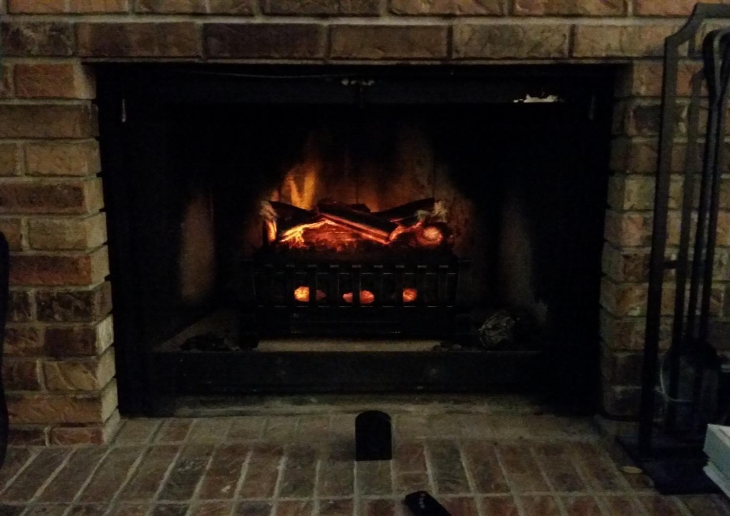duraflame Electric Log Set 1,000 Sq Ft Heater, Faux Logs Insert with Infrared Flames for Existing Fireplaces, Remote Control Included customer photo 2