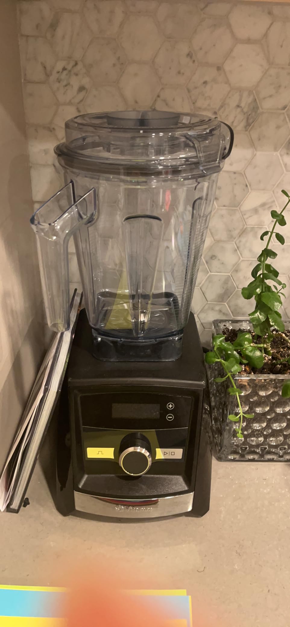 Vitamix A3300 Ascent Series Smart Blender, Professional-Grade, 64 oz. Low-Profile Container, Black customer photo 1