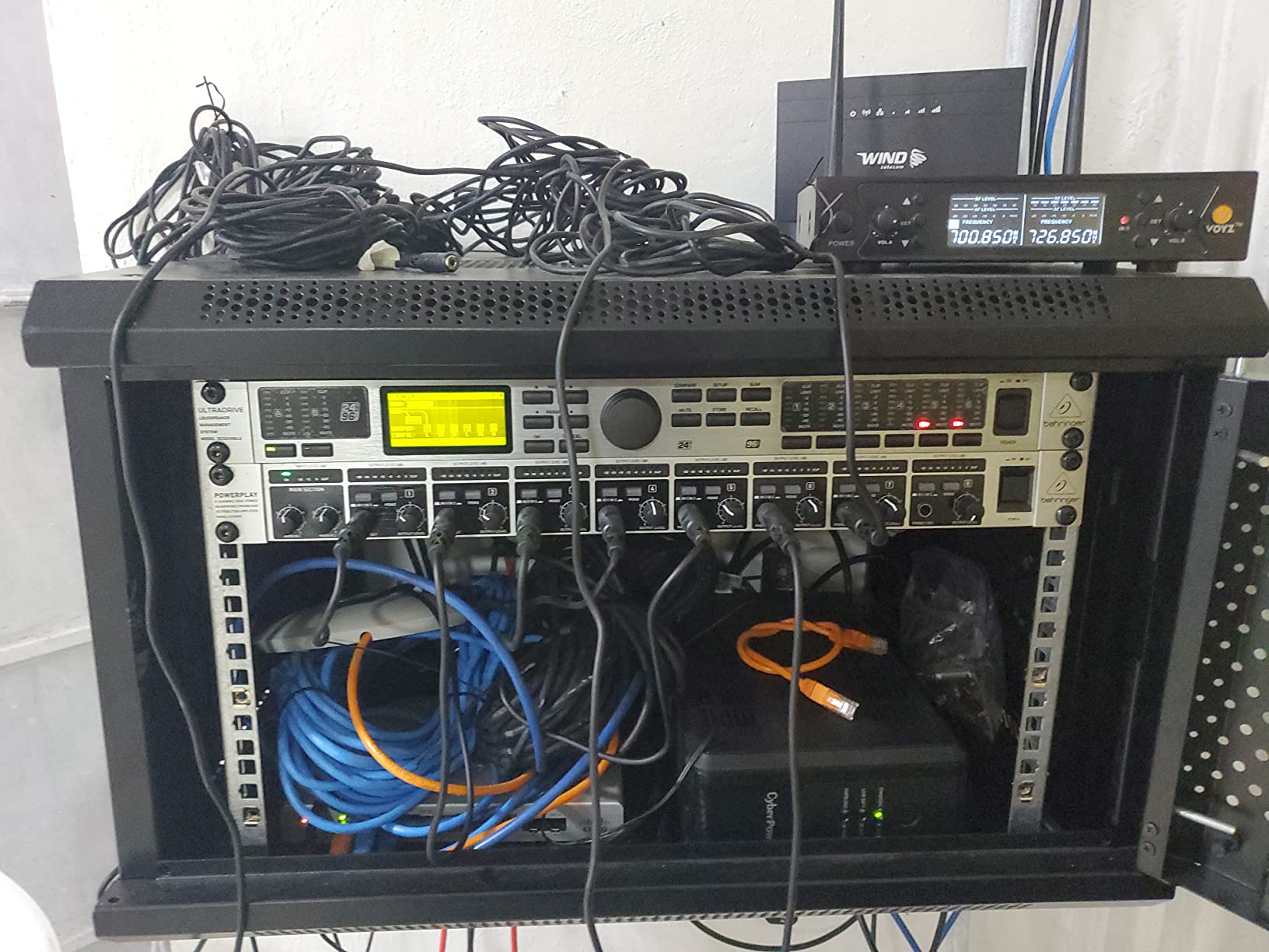 Behringer HA8000 V2 8-Channel High-Power Headphone Mixing and Distribution Amplifier | For Professional Stage and Studio Applications customer photo 1