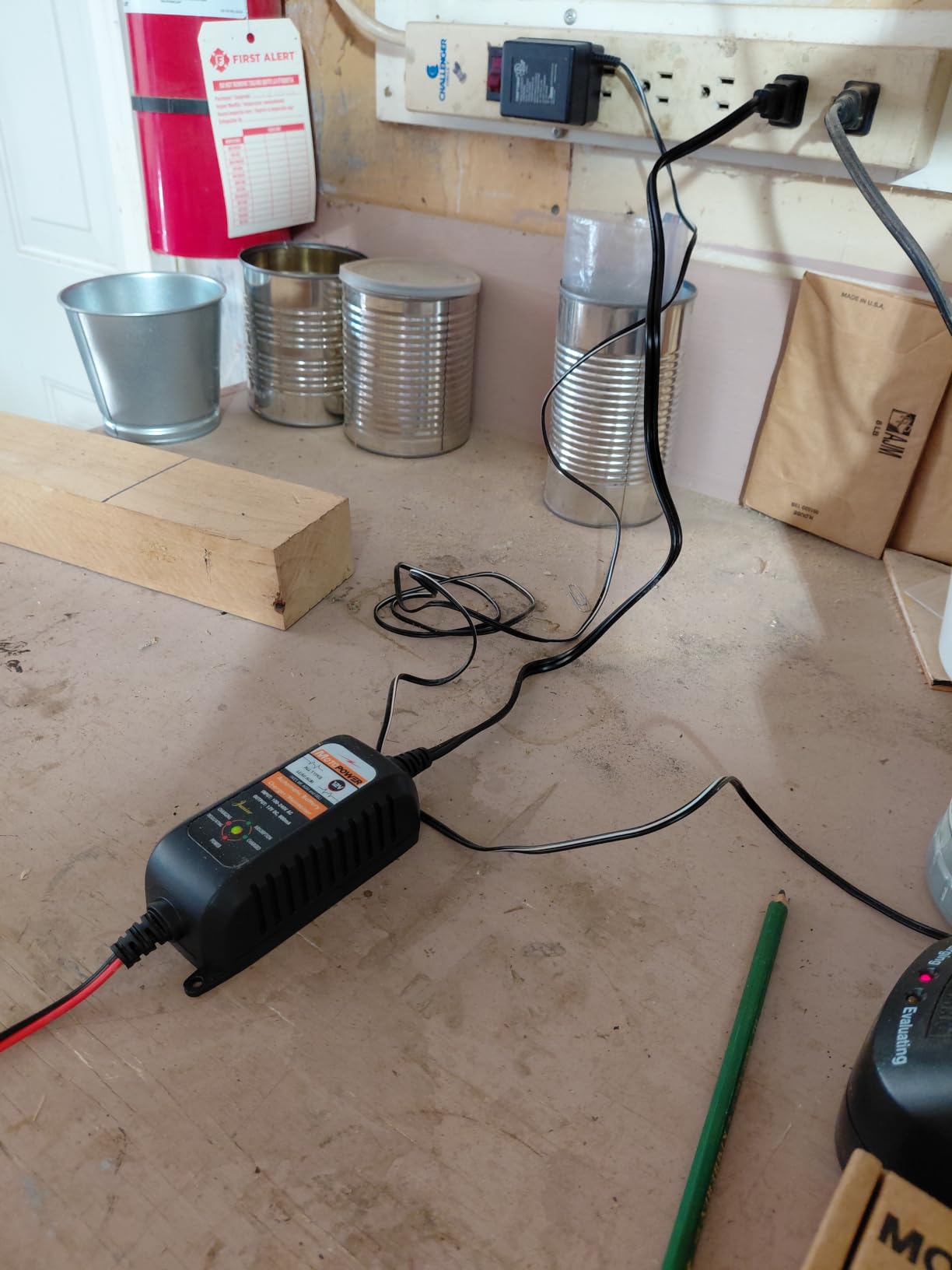 MOTOPOWER MP00205A 12V 800mA Automatic Battery Charger, Maintainer, Trickle and Desulfator customer photo 2