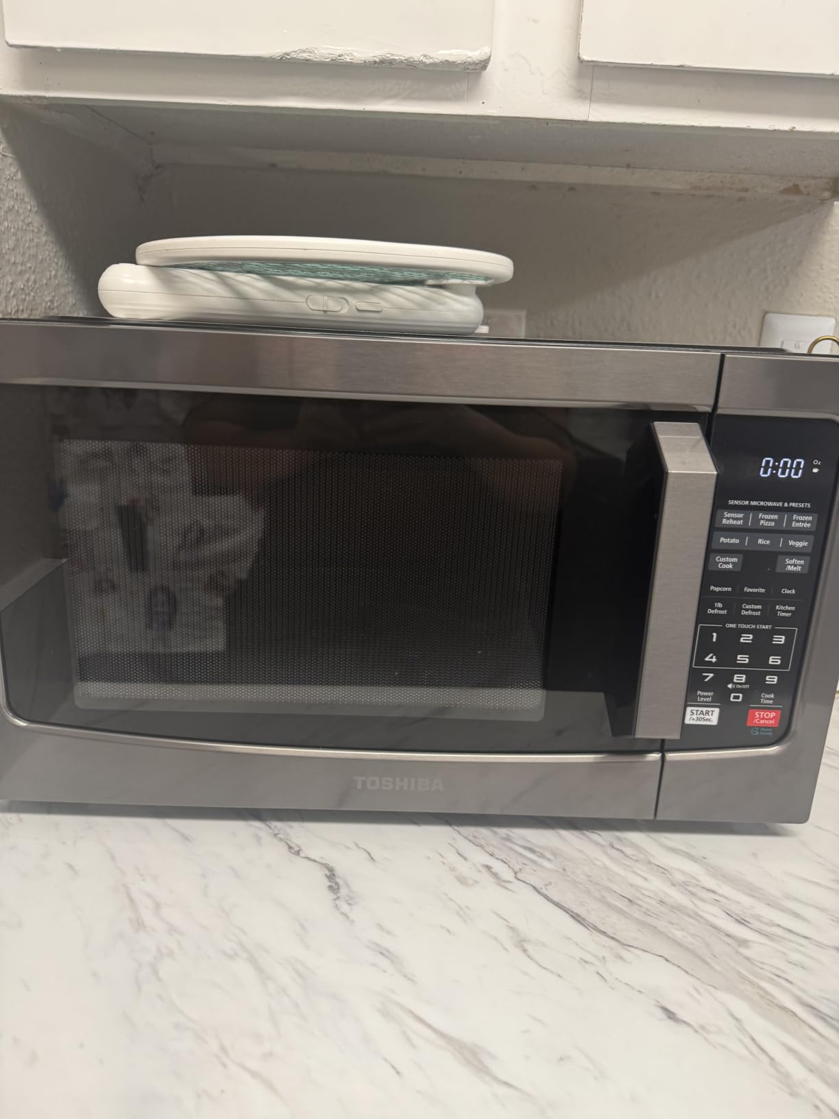 TOSHIBA Countertop Microwave Oven, 1.2 Cu.Ft, 1000W, Black customer photo 2