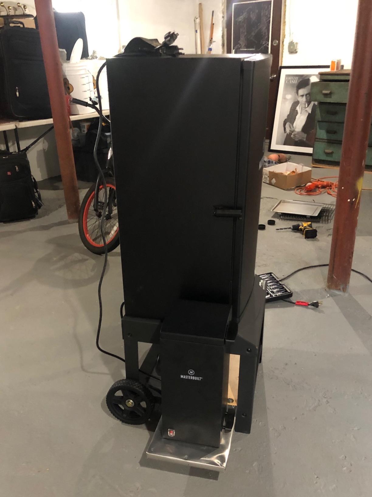 Masterbuilt® 30-inch Digital Electric Vertical BBQ Smoker with Side Wood Chip Loader, Chrome Racks and 710 Cooking Square Inches in Black, Model MB20071117 customer photo 1