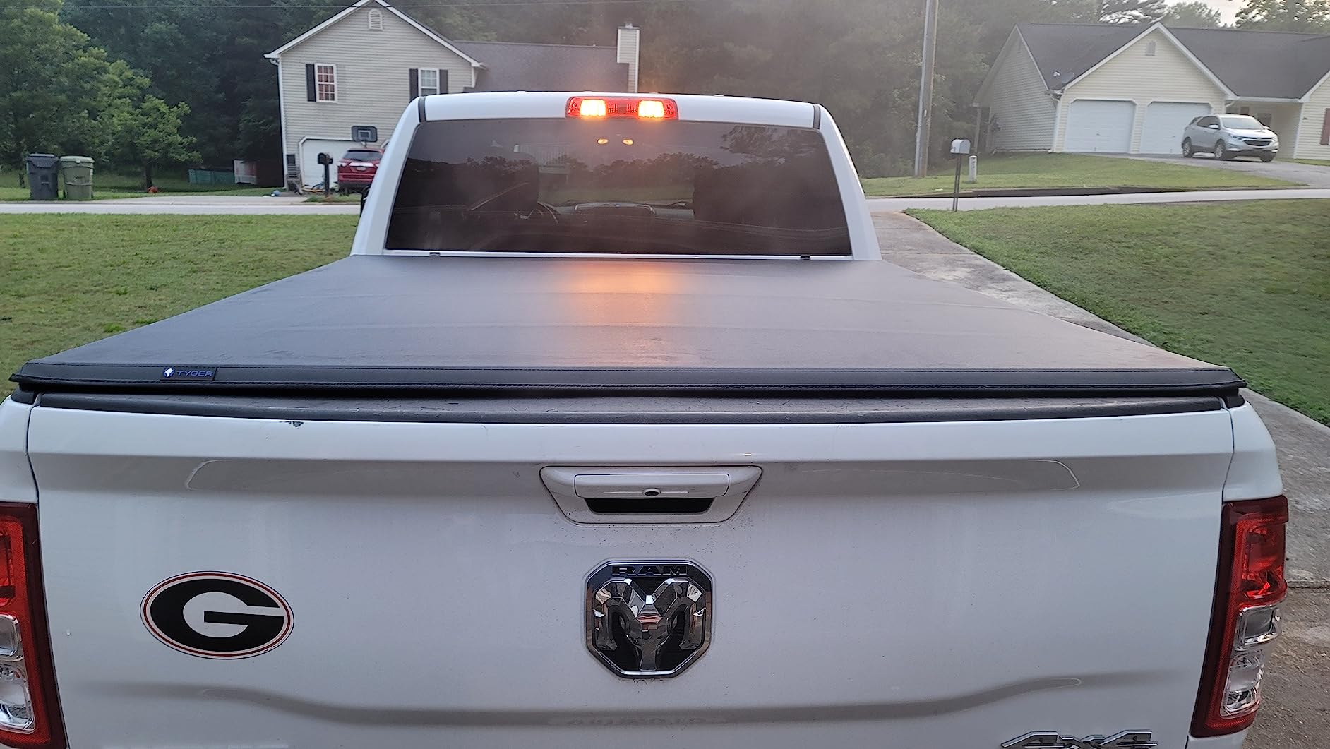 Tyger Auto T3 Soft Tri-fold Truck Bed Tonneau Cover Compatible with 2019-2026 Ram 1500 (Not Fit 19-24 Classic) | 5'7