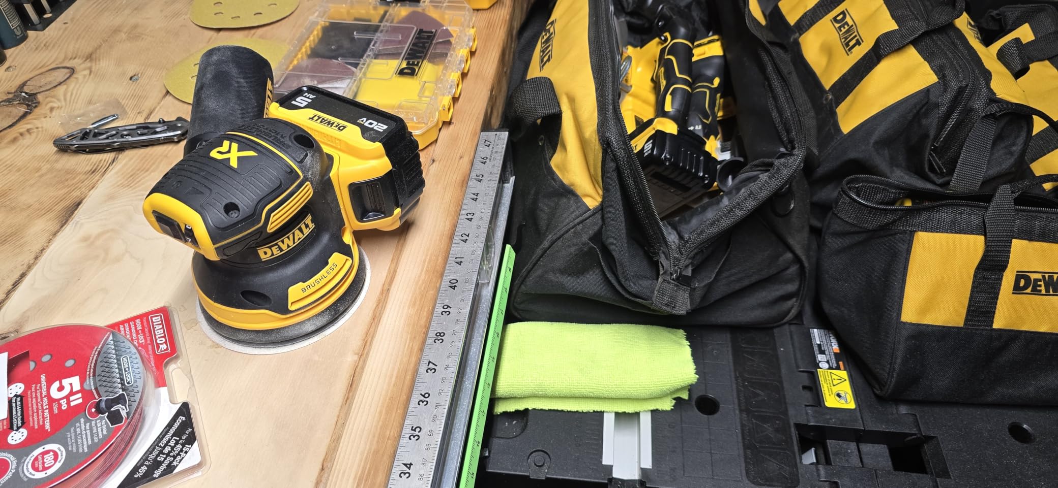 DEWALT 20V MAX Orbital Sander, Tool Only (DCW210B) customer photo 2