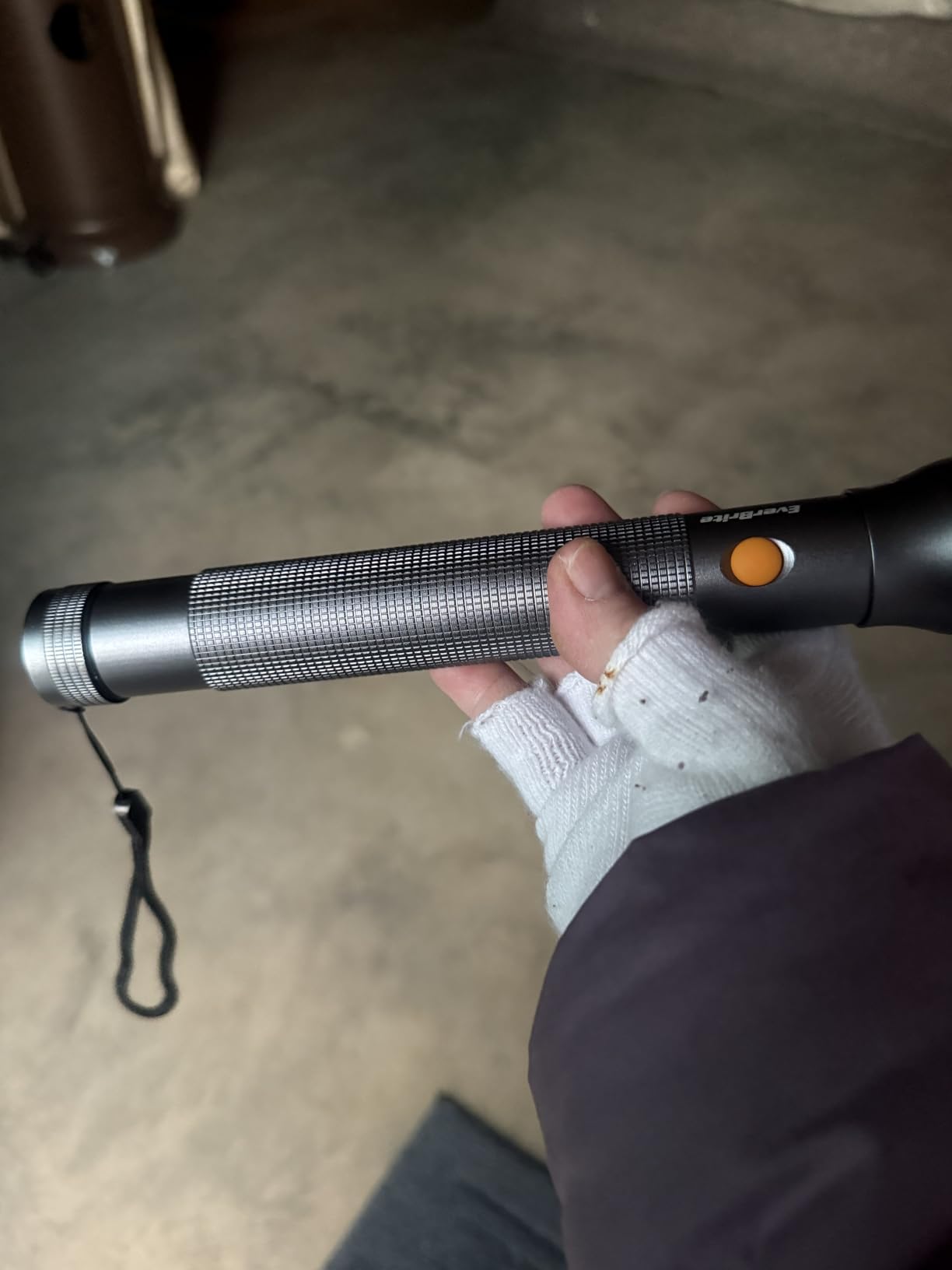 EverBrite Tactical Flashlight, 900 Lumen Zoomable, 3 Light Modes customer photo 1