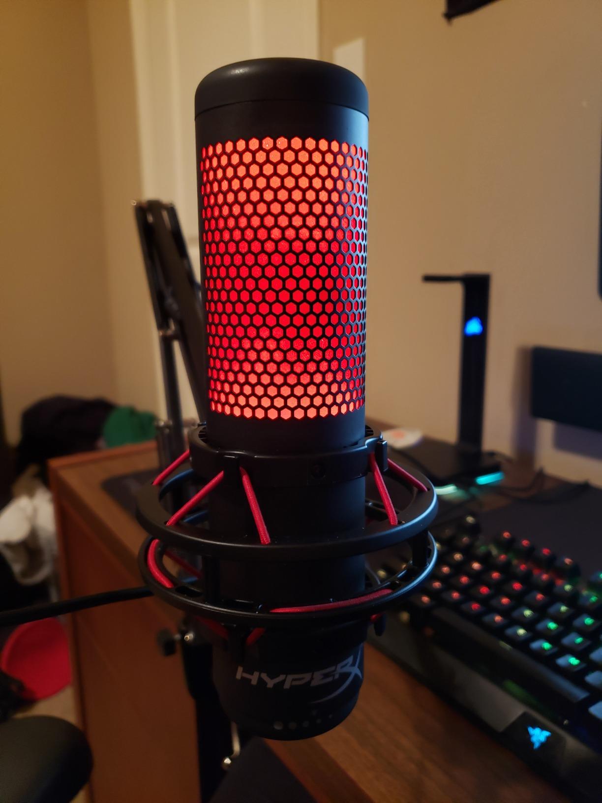 HyperX QuadCast - USB Condenser Gaming Microphone, for PC, PS4, PS5 and Mac, Anti-Vibration Shock Mount, Four Polar Patterns, Pop Filter, Gain Control, Podcasts, Twitch, YouTube, Discord, Red LED customer photo 2