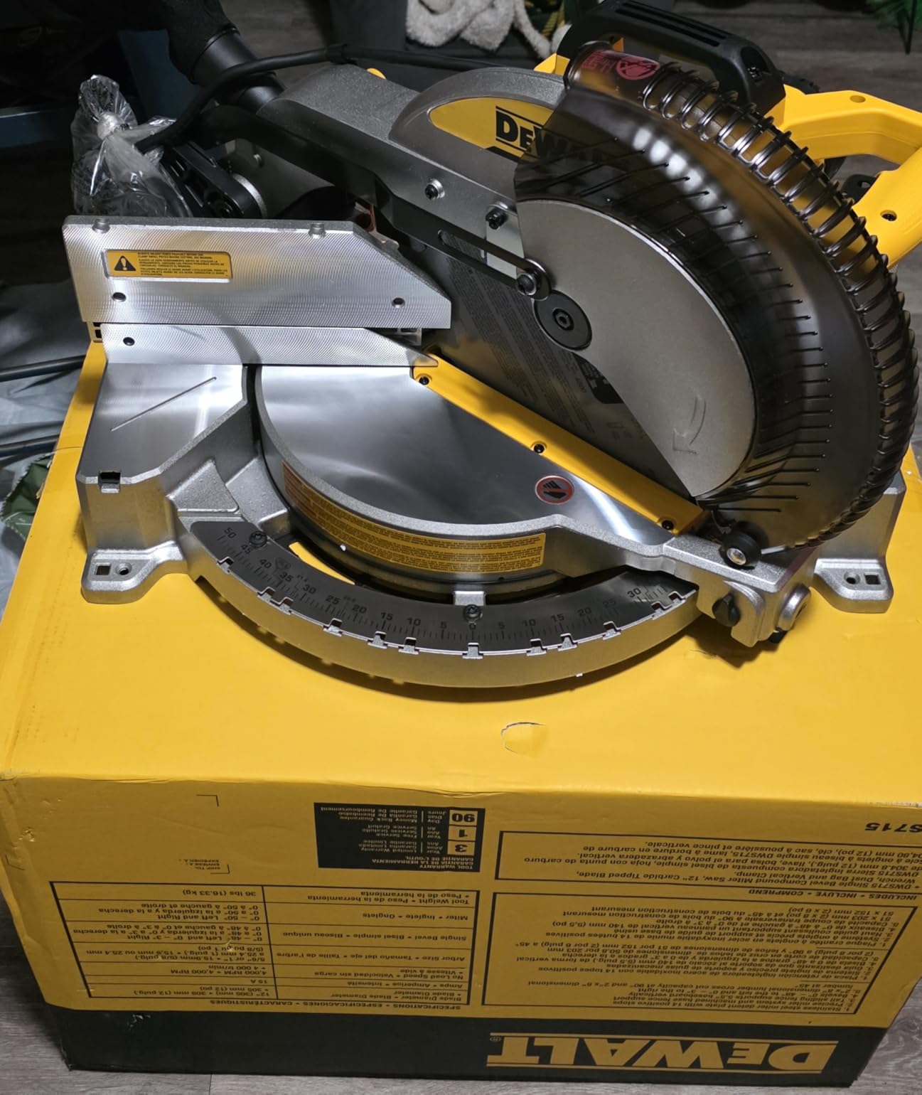 DEWALT 12-Inch Miter Saw, 15-Amp, Single Bevel, Compound (DWS715) customer photo 2
