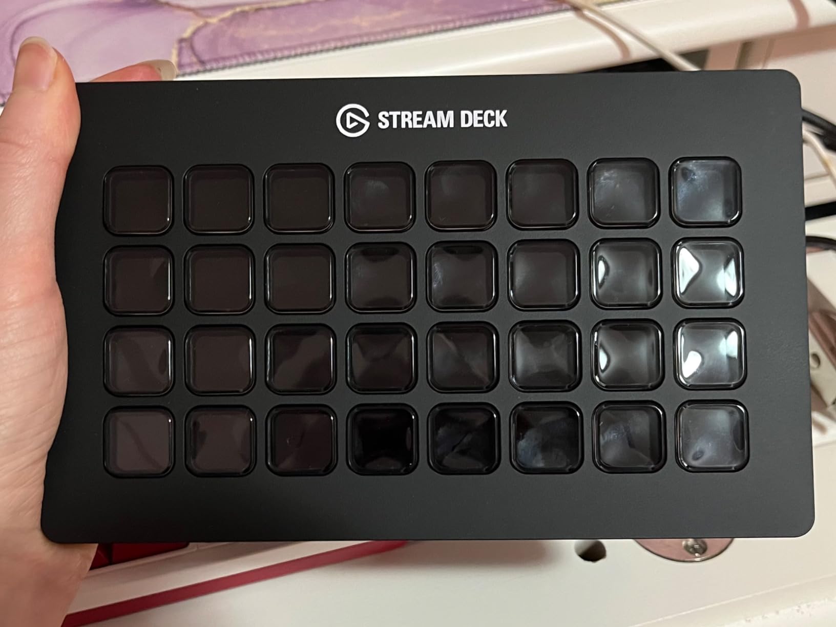 Elgato Stream Deck XL Advanced Studio Controller, 32 Keys customer photo 1