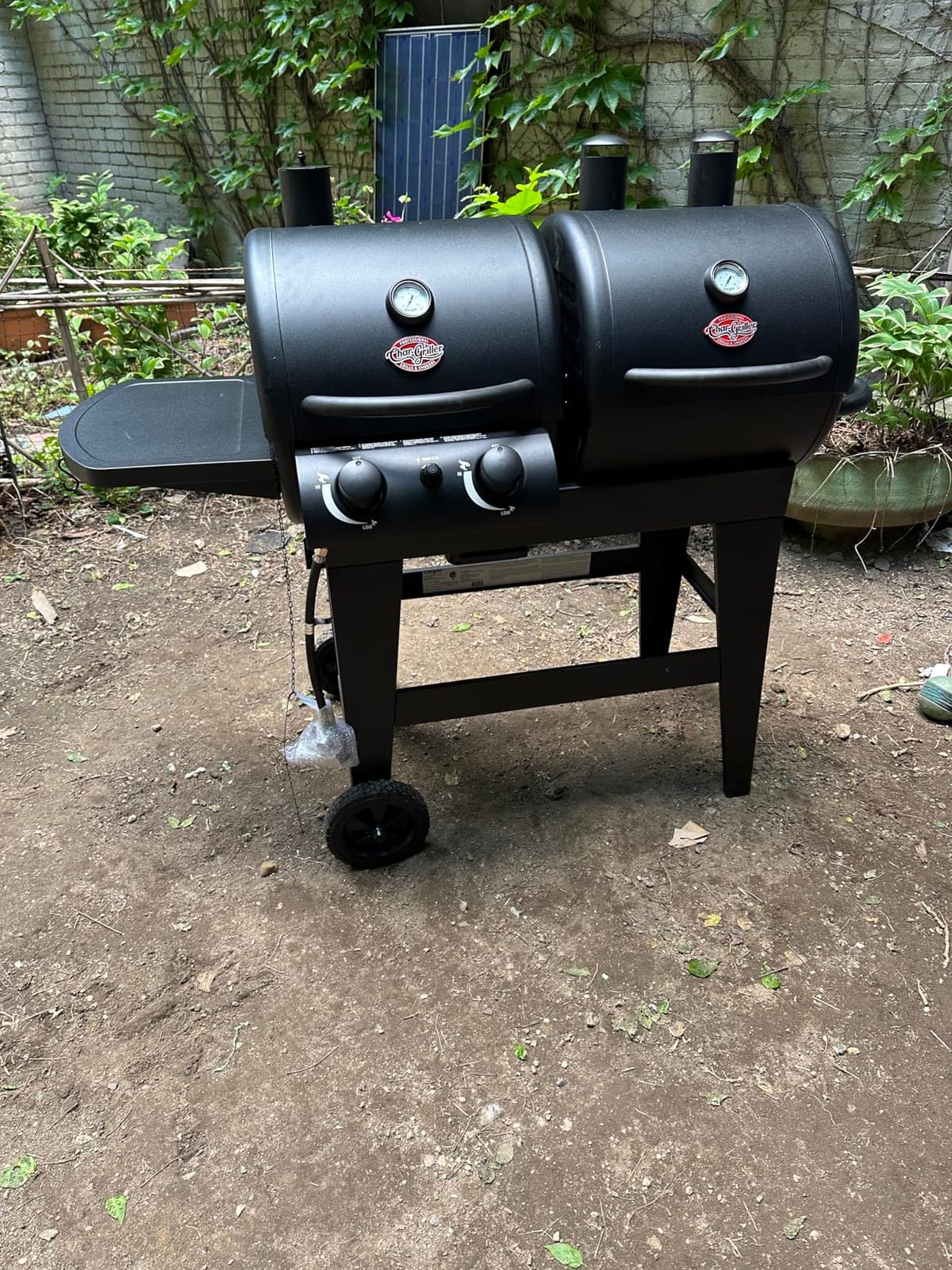 Char-Griller® Dual-Function 2-Burner 24,000 BTU Propane Gas and Charcoal Combination Grill and Smoker with 870 Cooking Square Inches in Black, Model E5030 customer photo 1