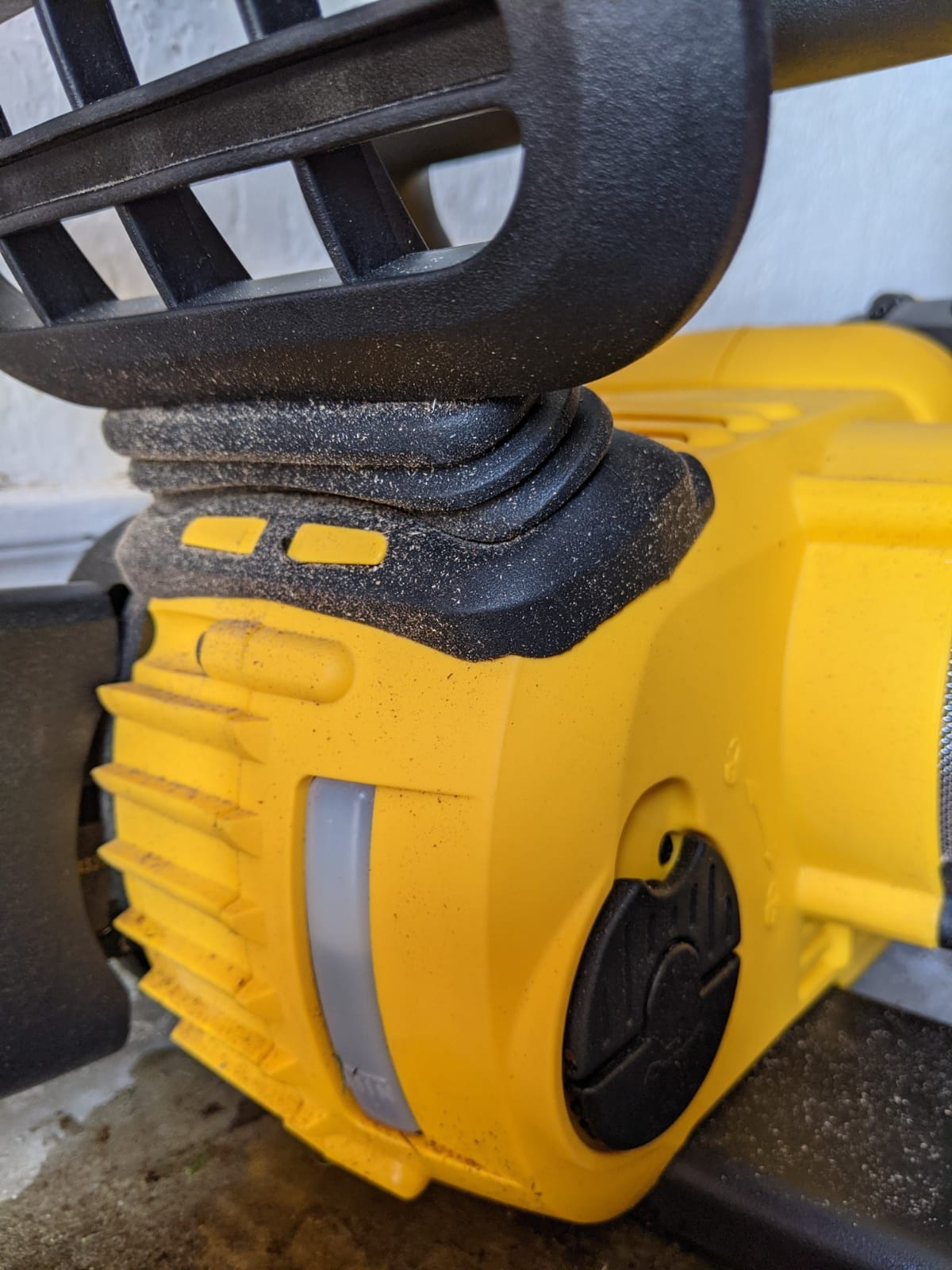 DEWALT FLEXVOLT CHAINSAW 60V 2Ah 16IN customer photo 1