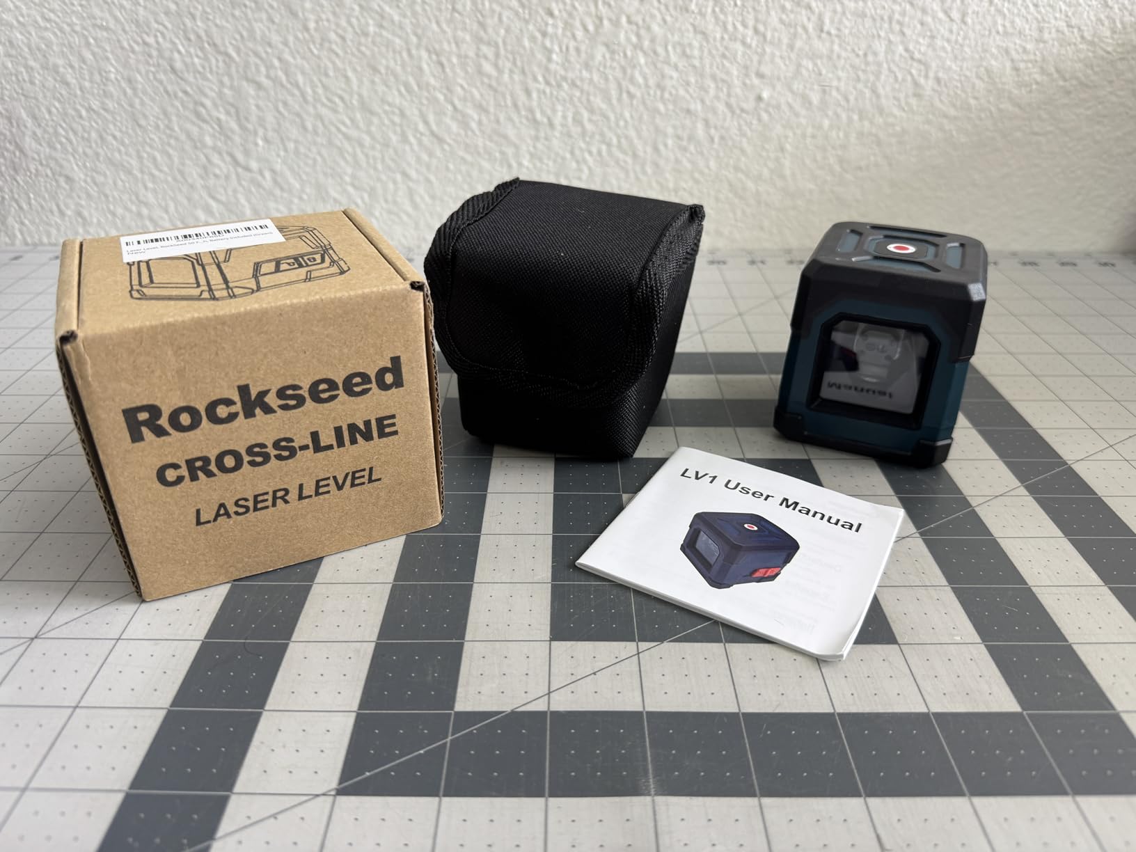 Laser Level, RockSeed Cross Line Laser with Self-Leveling, Vertical and Horizontal Line, Rotatable 360 Degree, Carrying Pouch, Battery Included (Not Tripod) customer photo 2