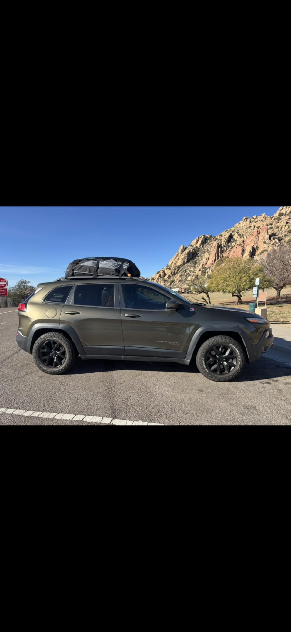 MIDABAO 20 Cubic Waterproof Duty Car Roof Top Carrier-Car Cargo Roof Top Bag, Waterproof & Coated Zippers includes Anti Slip Mat with or without Racks (20 Cubic Feet) customer photo 2