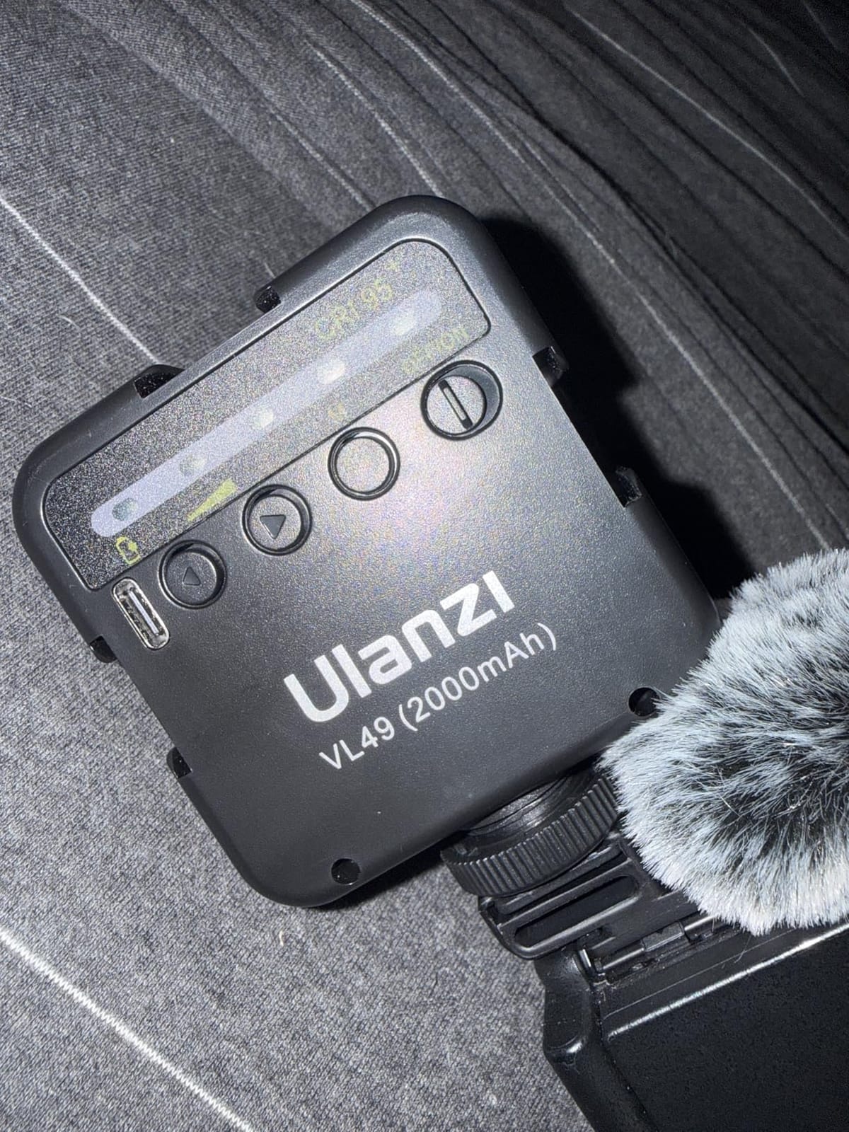 Ulanzi VL49 On-Camera LED Video Fill Light, 5500K 2000mAh Rechargeable customer photo 1