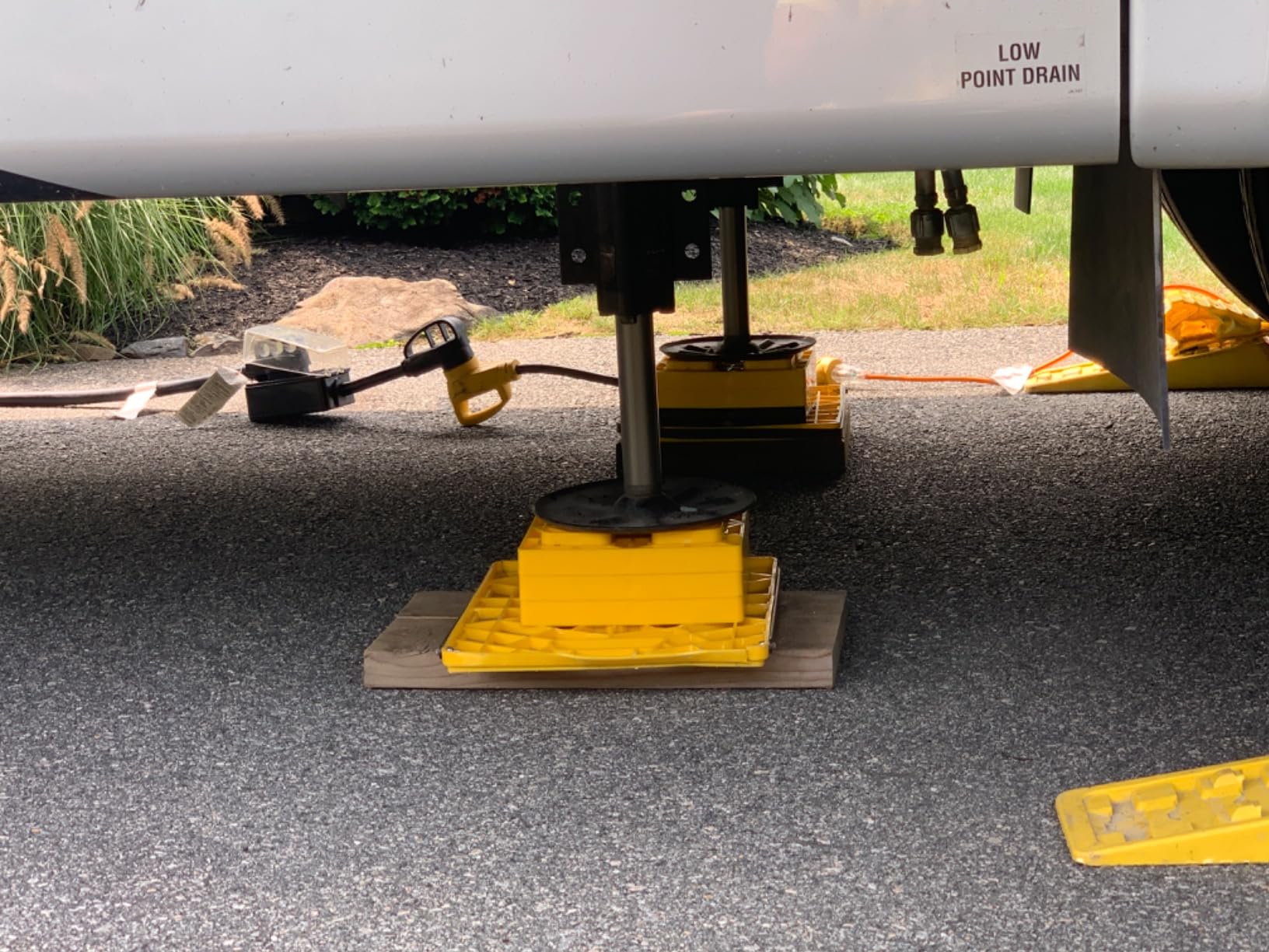Camco FasTen RV Leveling Blocks - 8.5” x 8.5” x 1”- 10-Pk - Made in the USA customer photo 2