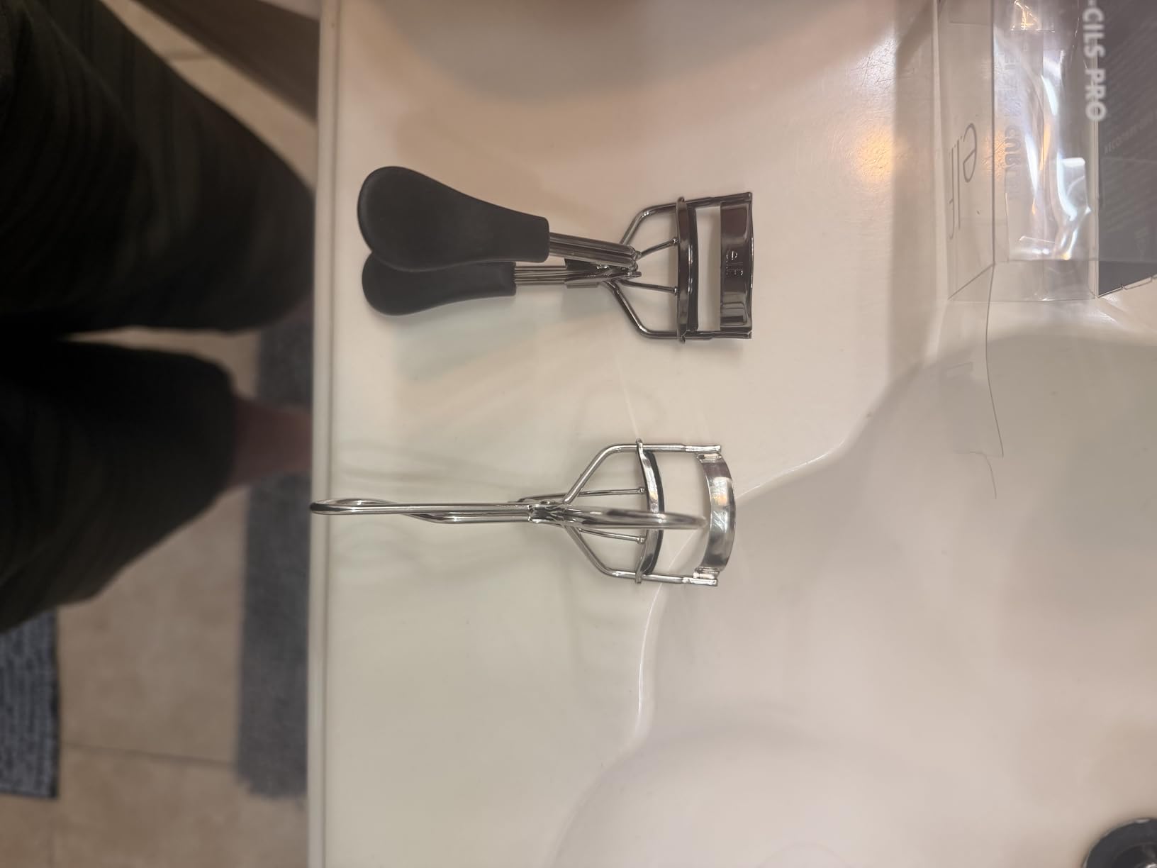 e.l.f. Pro Eyelash Curler, Stainless Steel Lash Curler, Long-Lasting Natural Curl, Ergonomic Design, Includes Replacement Pad, Fits All Eye Shapes customer photo 1