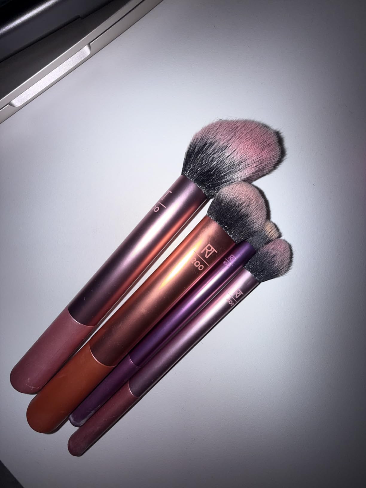 Real Techniques 6 Piece Everyday Essentials Makeup Brush Set, Includes 4 Brushes & 2 Makeup Sponges for Foundation, Blush, Bronzer, Contour, Eyeshadow & Powder, Travel Gift Set, Cruelty-Free & Vegan customer photo 1