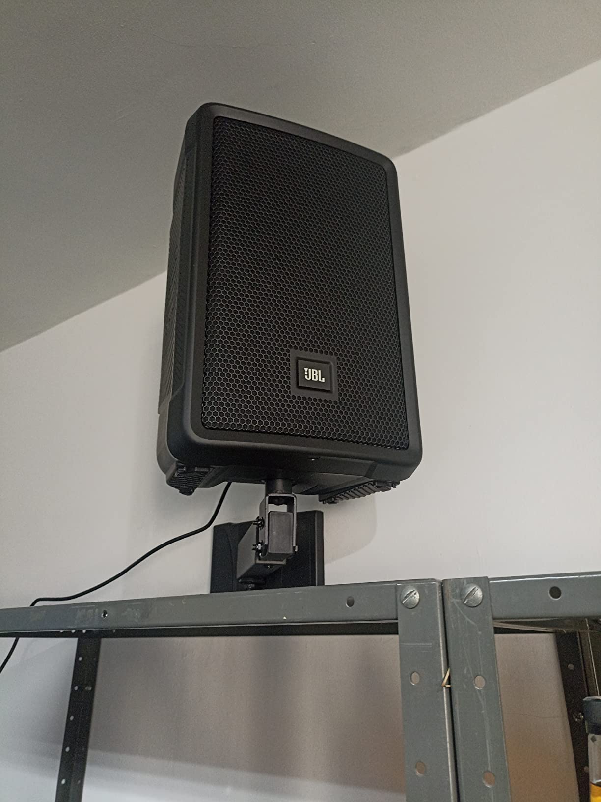JBL Professional IRX112BT Powered PA Speaker, Portable Loudspeaker with Bluetooth, 10 Inch Woofer, 1300 Watt, Mobile DJ, Musicians, Small Venues, Ceremonies and Sports Events, Black customer photo 1