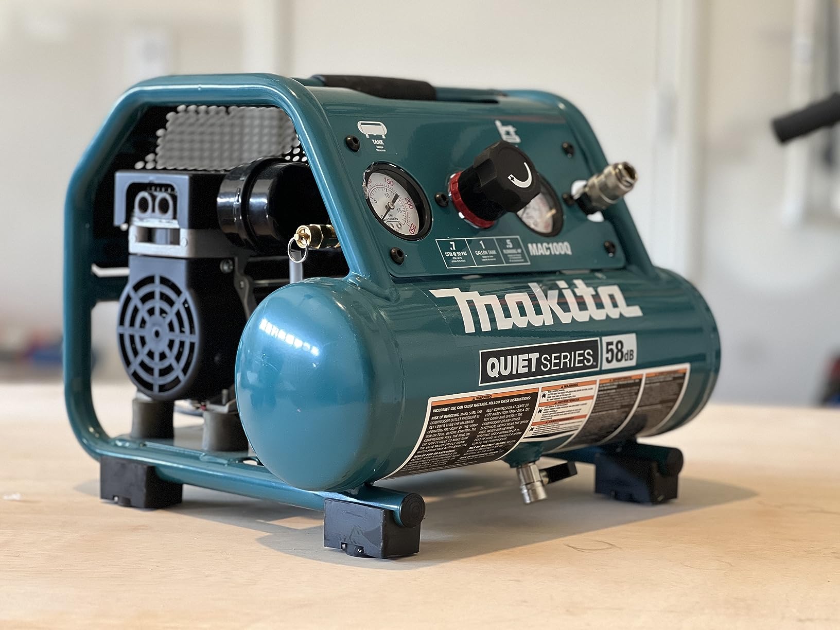 Makita MAC100Q Quiet Series, 1/2 HP, 1 Gallon Compact, Oil-Free, Electric Air Compressor customer photo 1