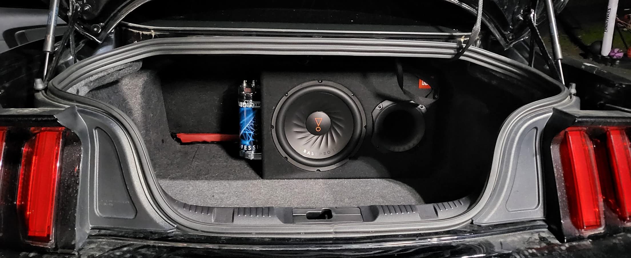 JBL SUBBP12AM - 12” amplified 12” Subwoofer with Sub Level Control, Black customer photo 2