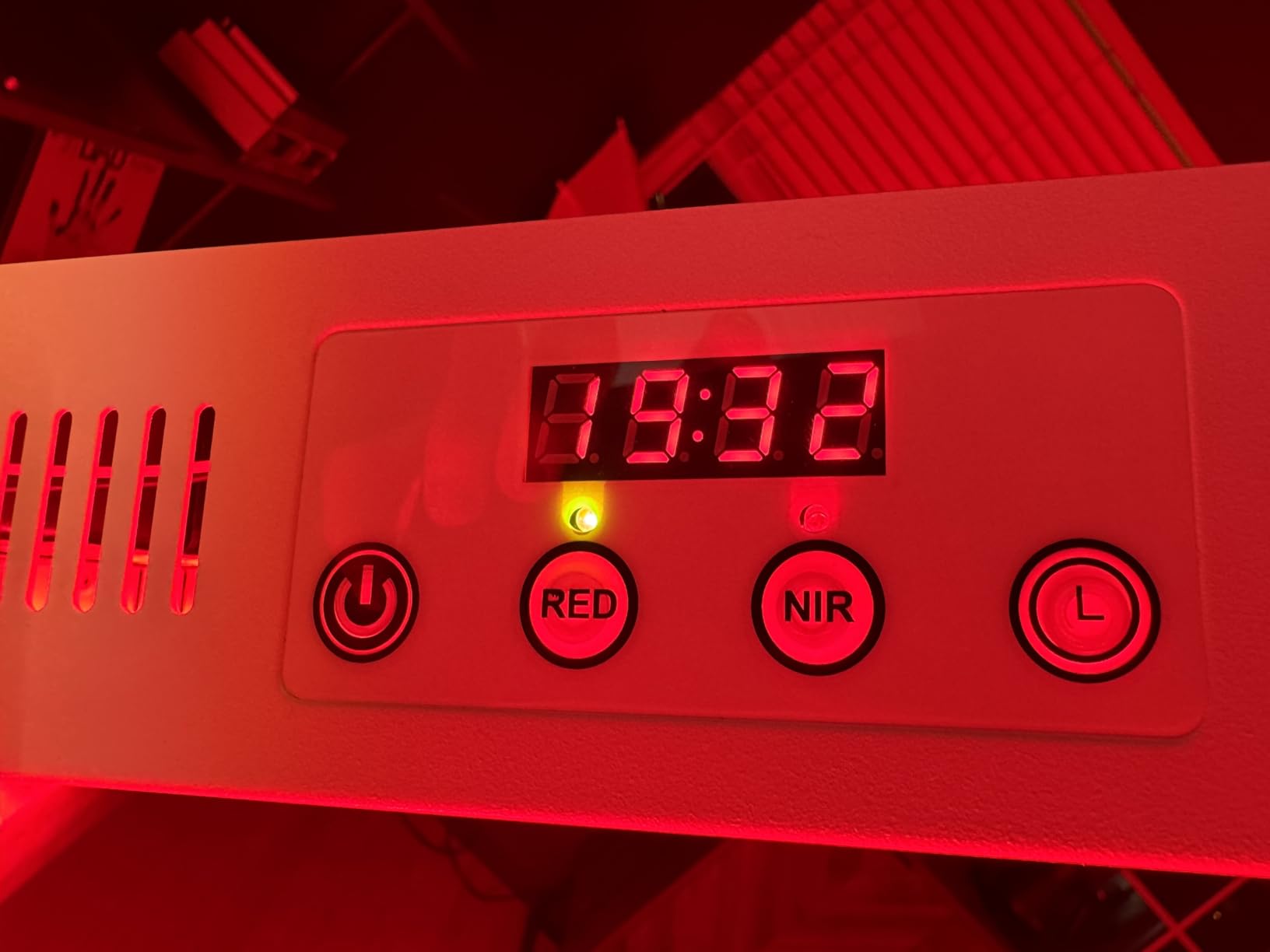 BestQool Red Light Therapy Panel, 4 Wavelengths for Body and face, 160W customer photo 2