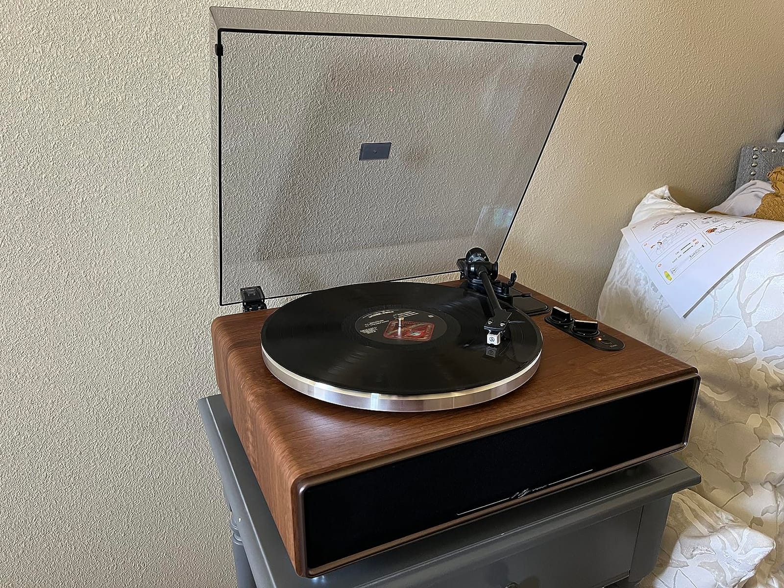 1 BY ONE High Fidelity Belt Drive Turntable with Built-in Speakers customer photo 1